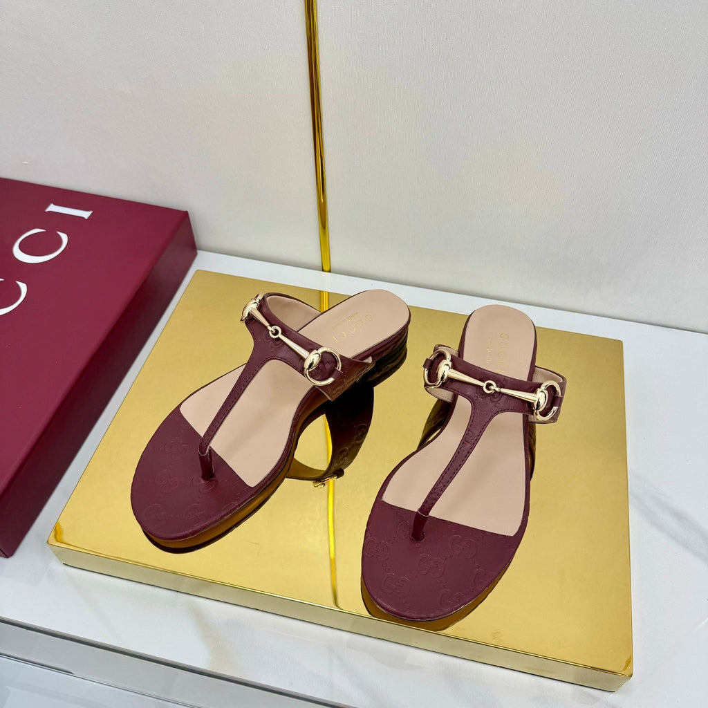 GUCCI THONG SANDALS IN RED LAMBSKIN PRINTED LOGO WITH GOLD HARDWARE