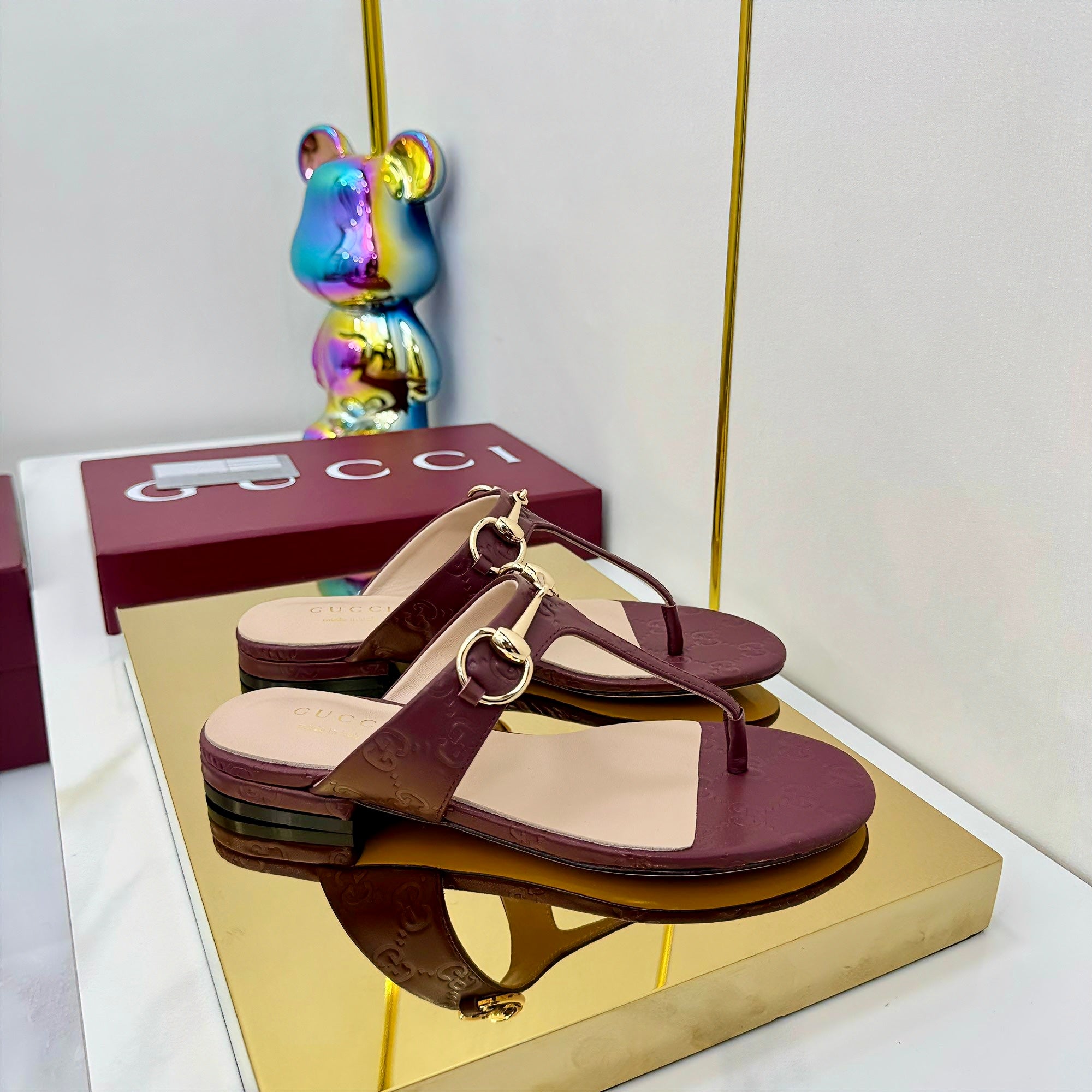 GUCCI THONG SANDALS IN RED LAMBSKIN PRINTED LOGO WITH GOLD HARDWARE
