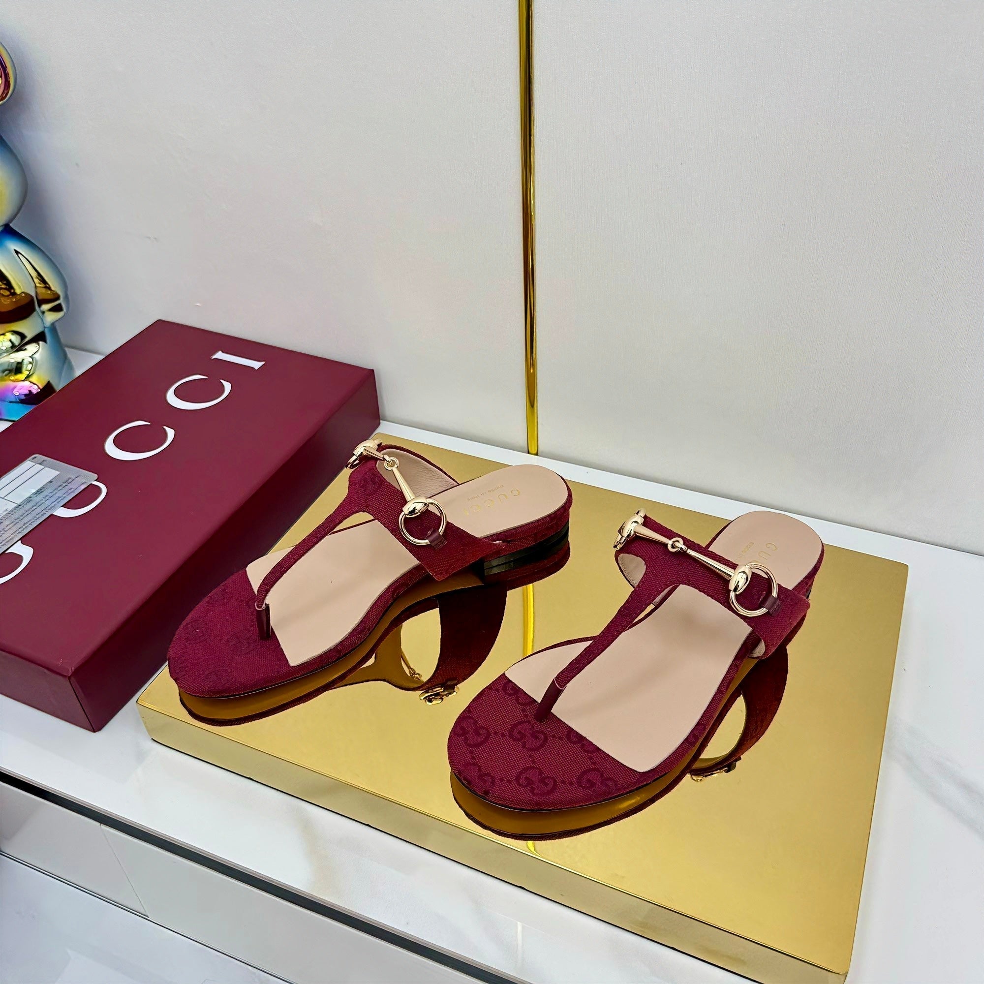 GUCCI THONG SANDALS IN RED FABRIC PRINTED LOGO WITH GOLD HARDWARE