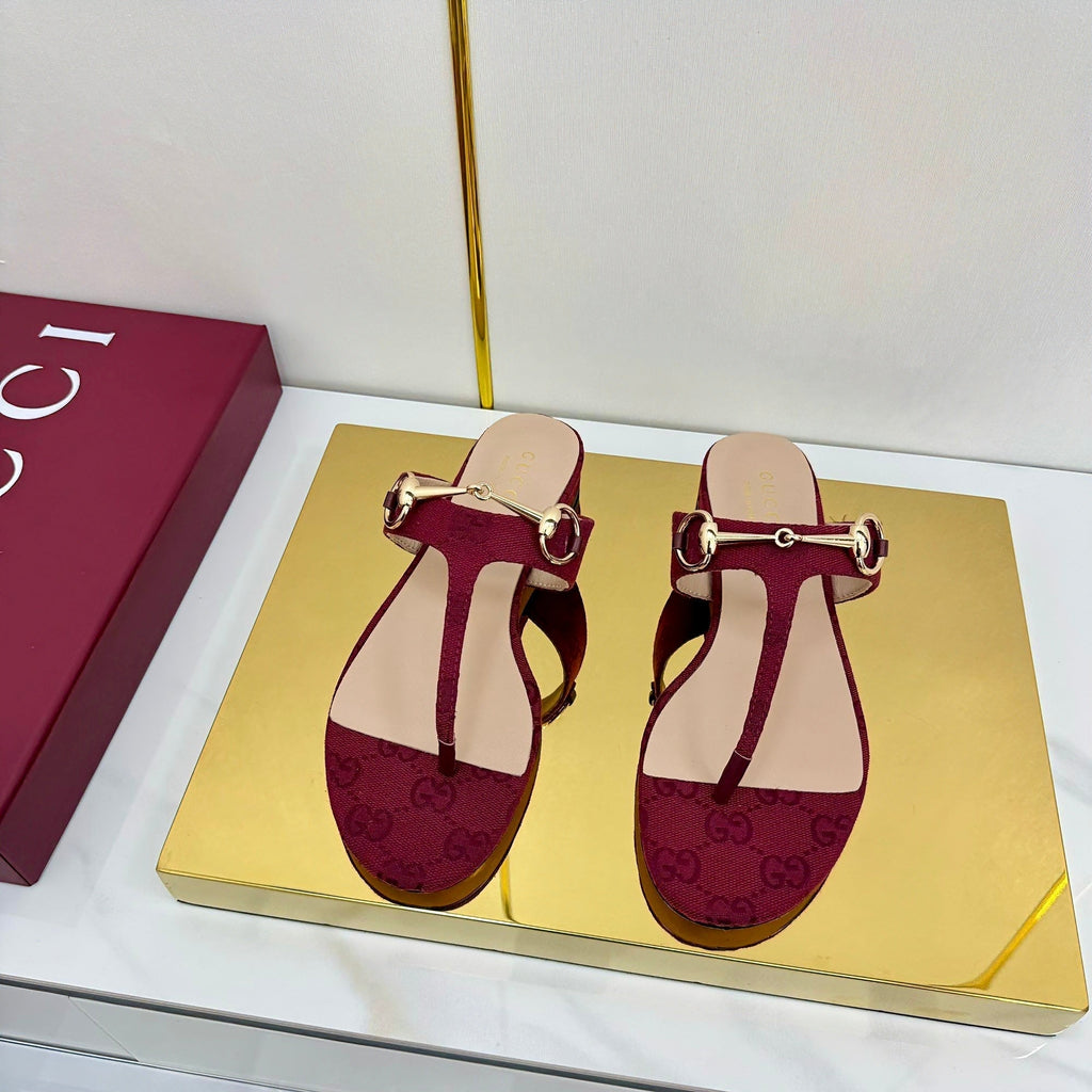 GUCCI THONG SANDALS IN RED FABRIC PRINTED LOGO WITH GOLD HARDWARE