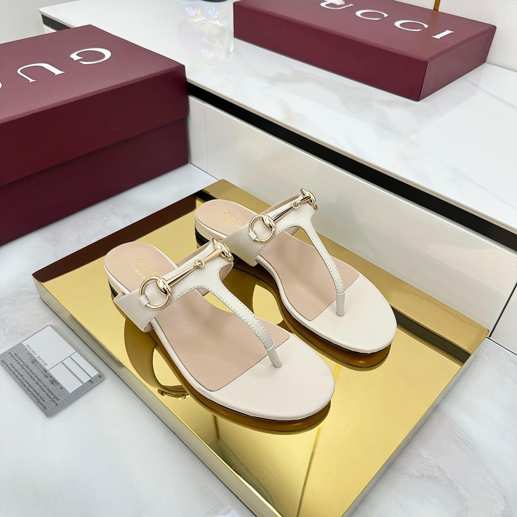 GUCCI THONG SANDALS IN CREAM WHITE LAMBSKIN WITH GOLD HARDWARE