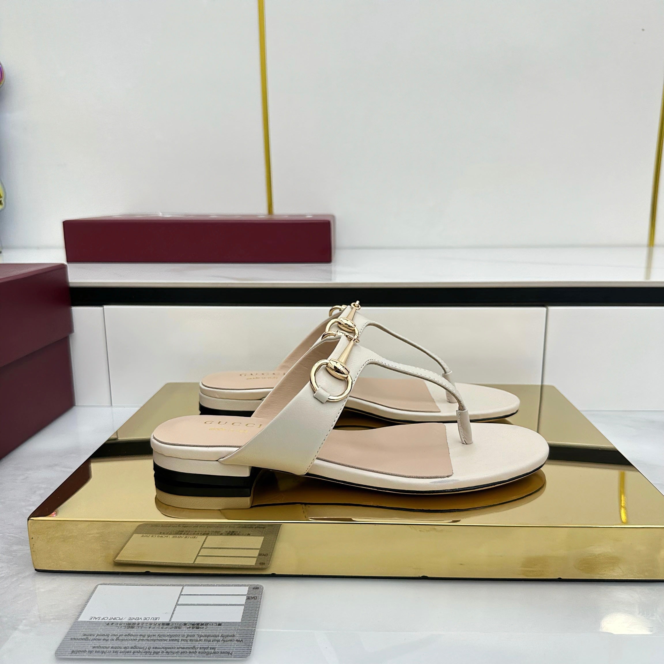 GUCCI THONG SANDALS IN CREAM WHITE LAMBSKIN WITH GOLD HARDWARE