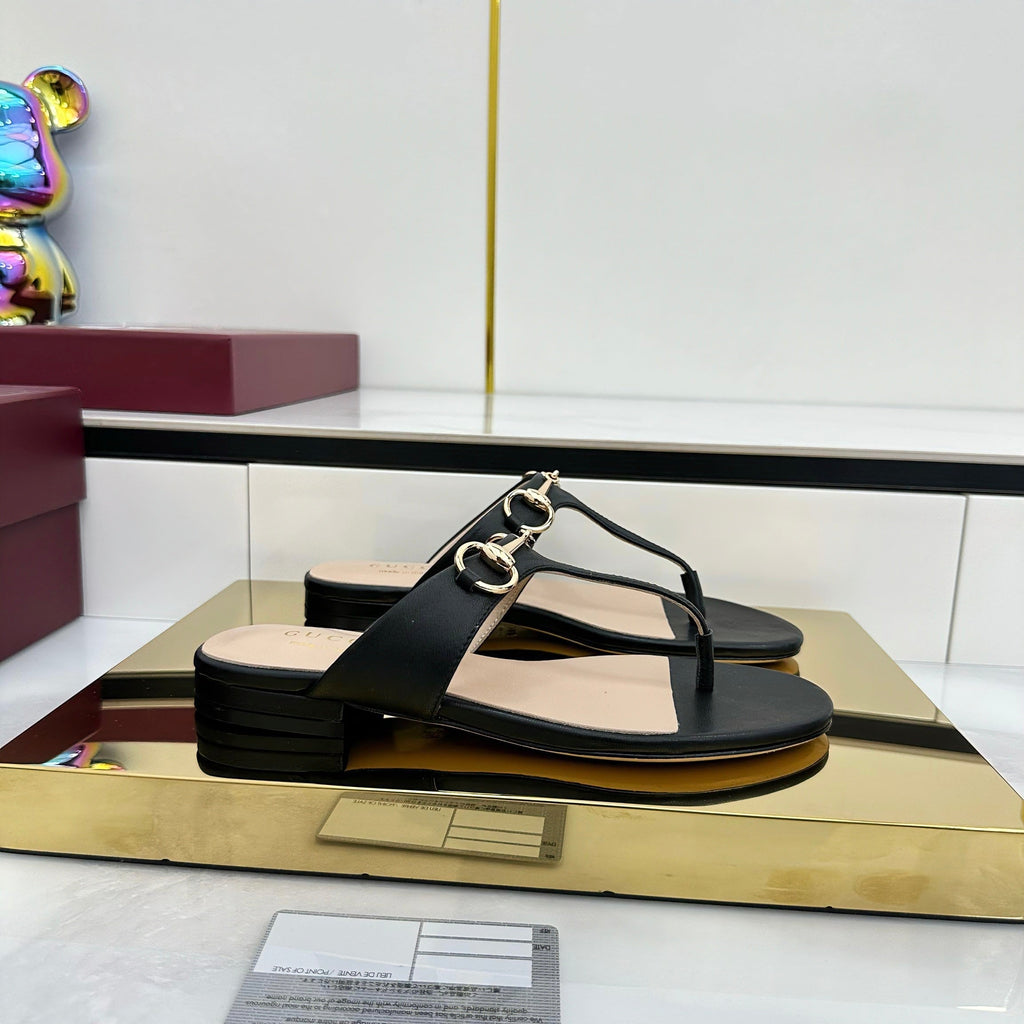 GUCCI THONG SANDALS IN BLACK LAMBSKIN WITH GOLD HARDWARE