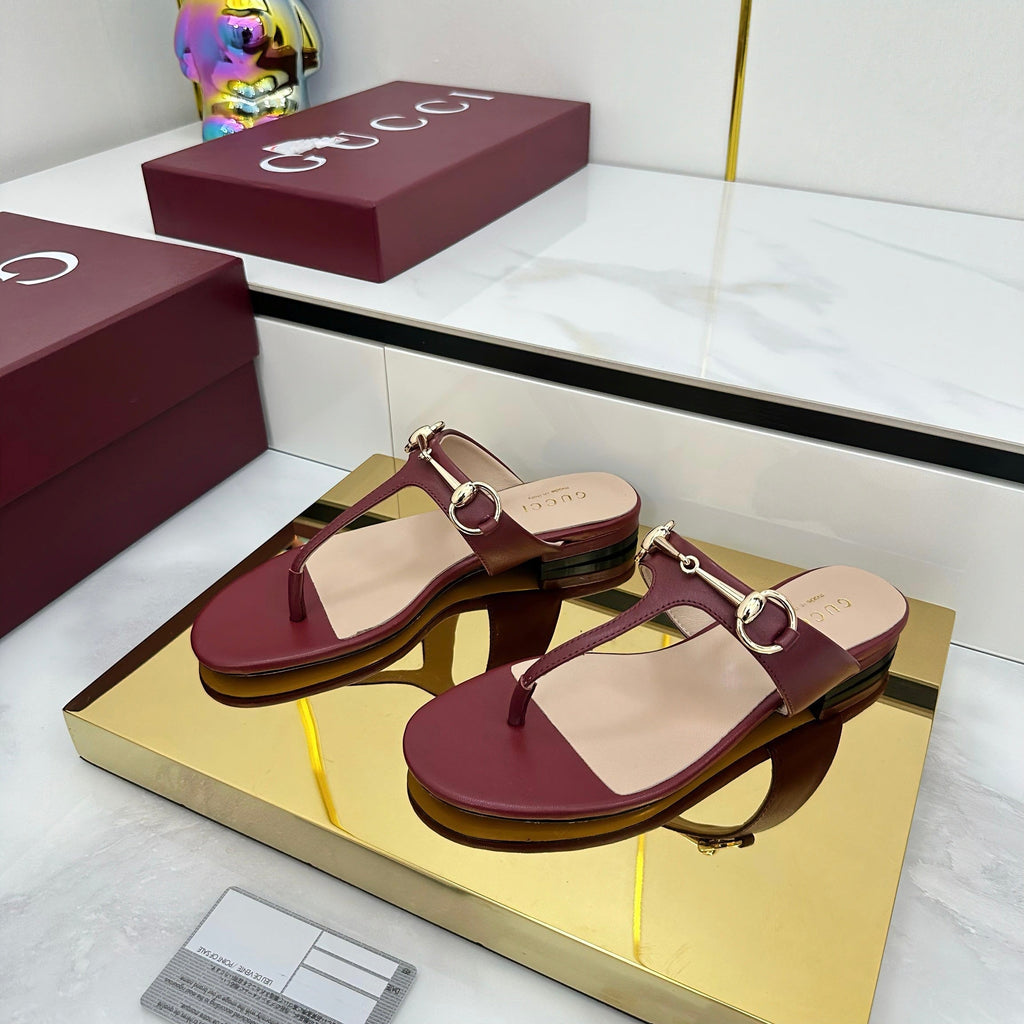 GUCCI THONG SANDALS IN RED LAMBSKIN WITH GOLD HARDWARE