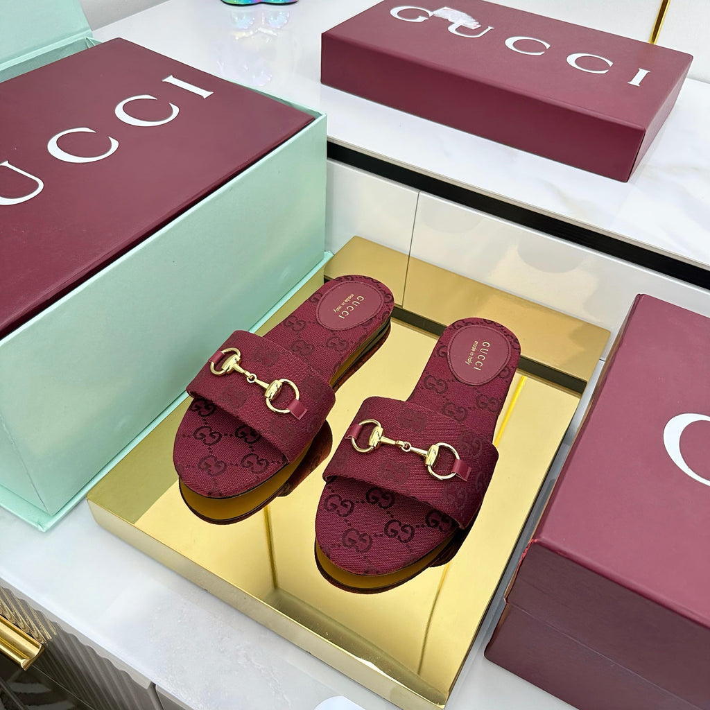 GUCCI SLIDES IN RED WITH GOLD HARDWARE