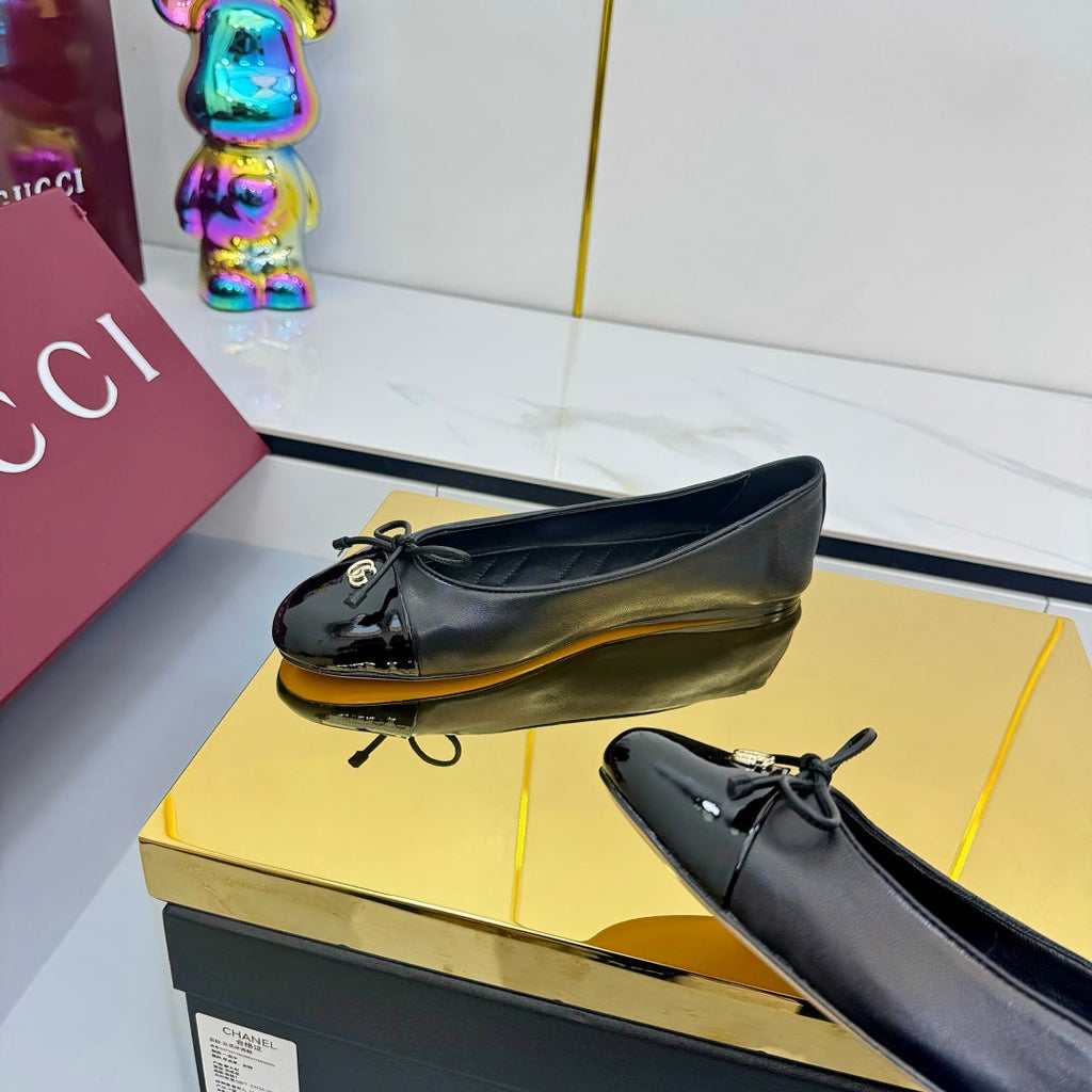 GUCCI BALLET FLATS 25S IN BLACK LAMBSKIN MIX GLOSSY LEATHER WITH BOW