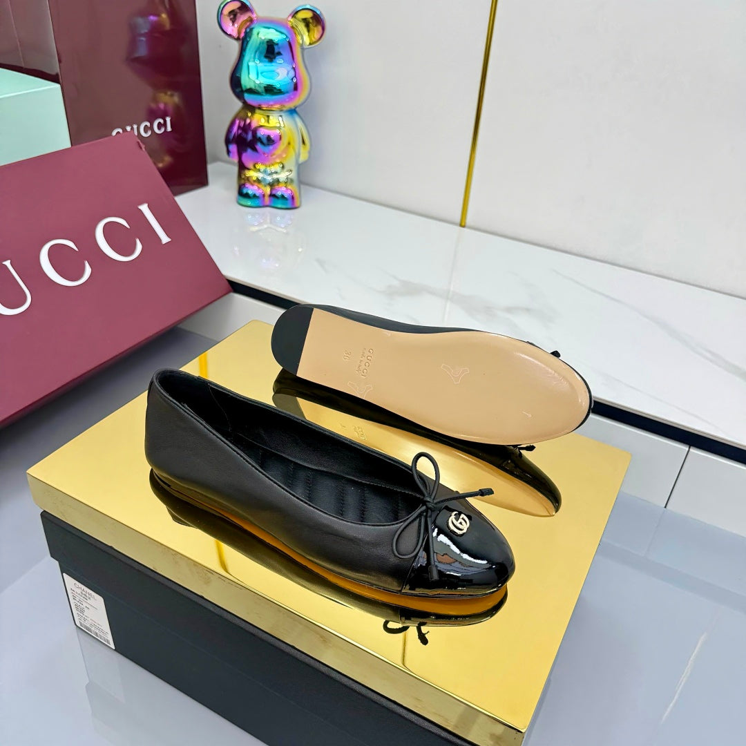 GUCCI BALLET FLATS 25S IN BLACK LAMBSKIN MIX GLOSSY LEATHER WITH BOW
