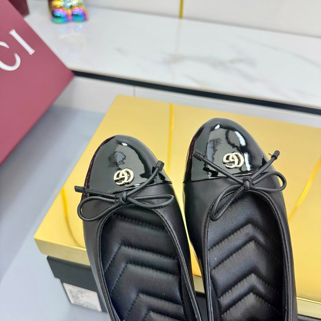 GUCCI BALLET FLATS 25S IN BLACK LAMBSKIN MIX GLOSSY LEATHER WITH BOW