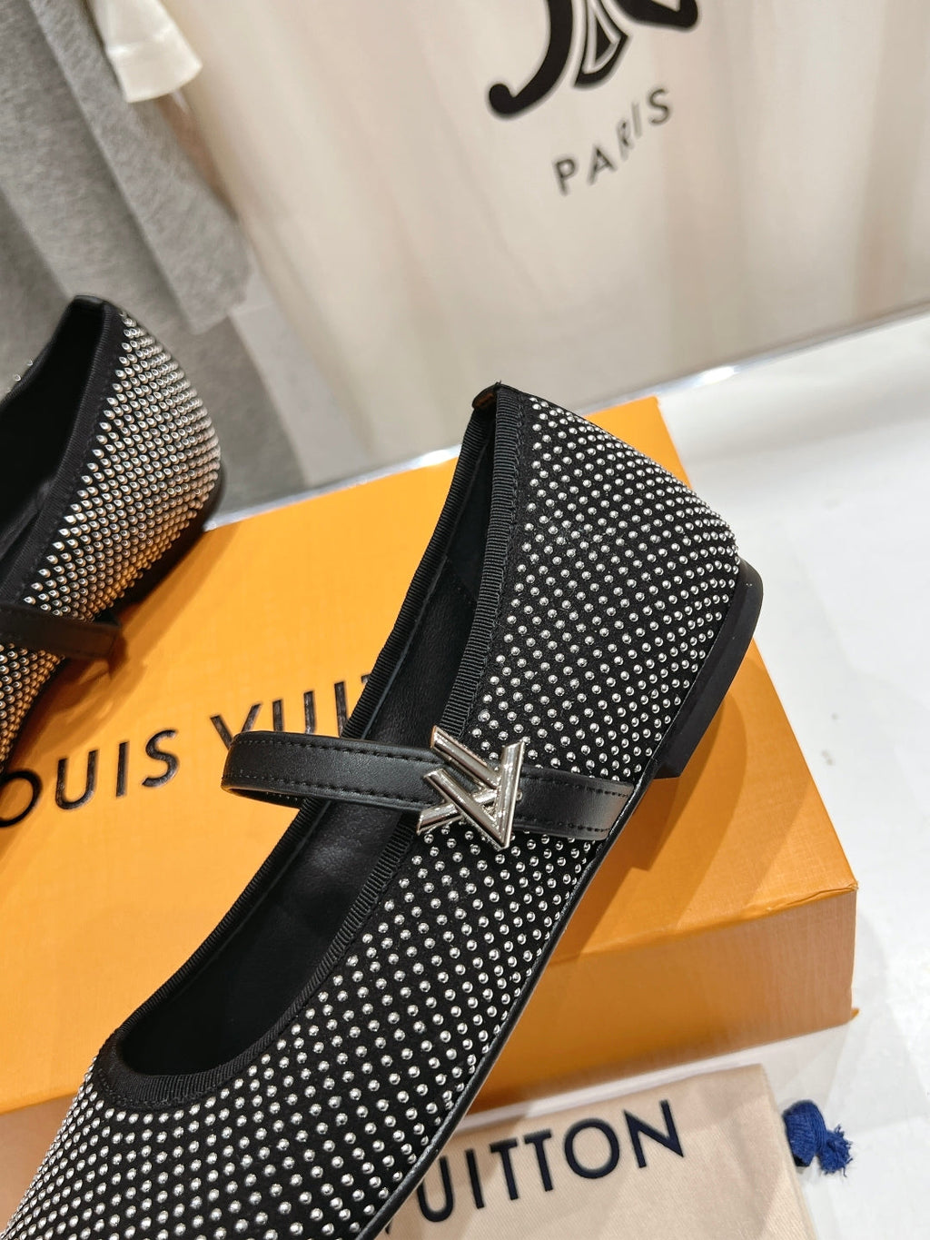 LOUIS VUITTON ROMY FLAT BALLERINA IN BLACK LAMBSKIN EMBELLISHED SILVER-TONED STUDS