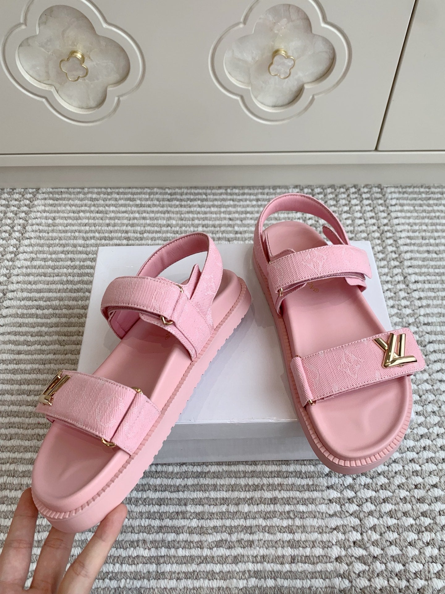 LOUIS VUITTON LV SANDALS 25S IN LIGHT PINK DENIM AND CALFSKIN WITH GOLD HARDWARE