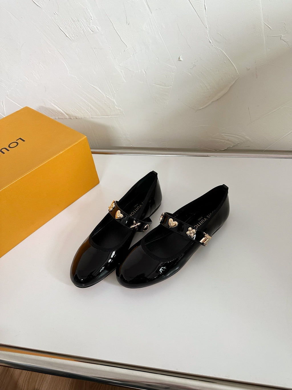 LOUIS VUITTON ROMY FLAT BALLERINA IN BLACK PATENT CALFSKIN