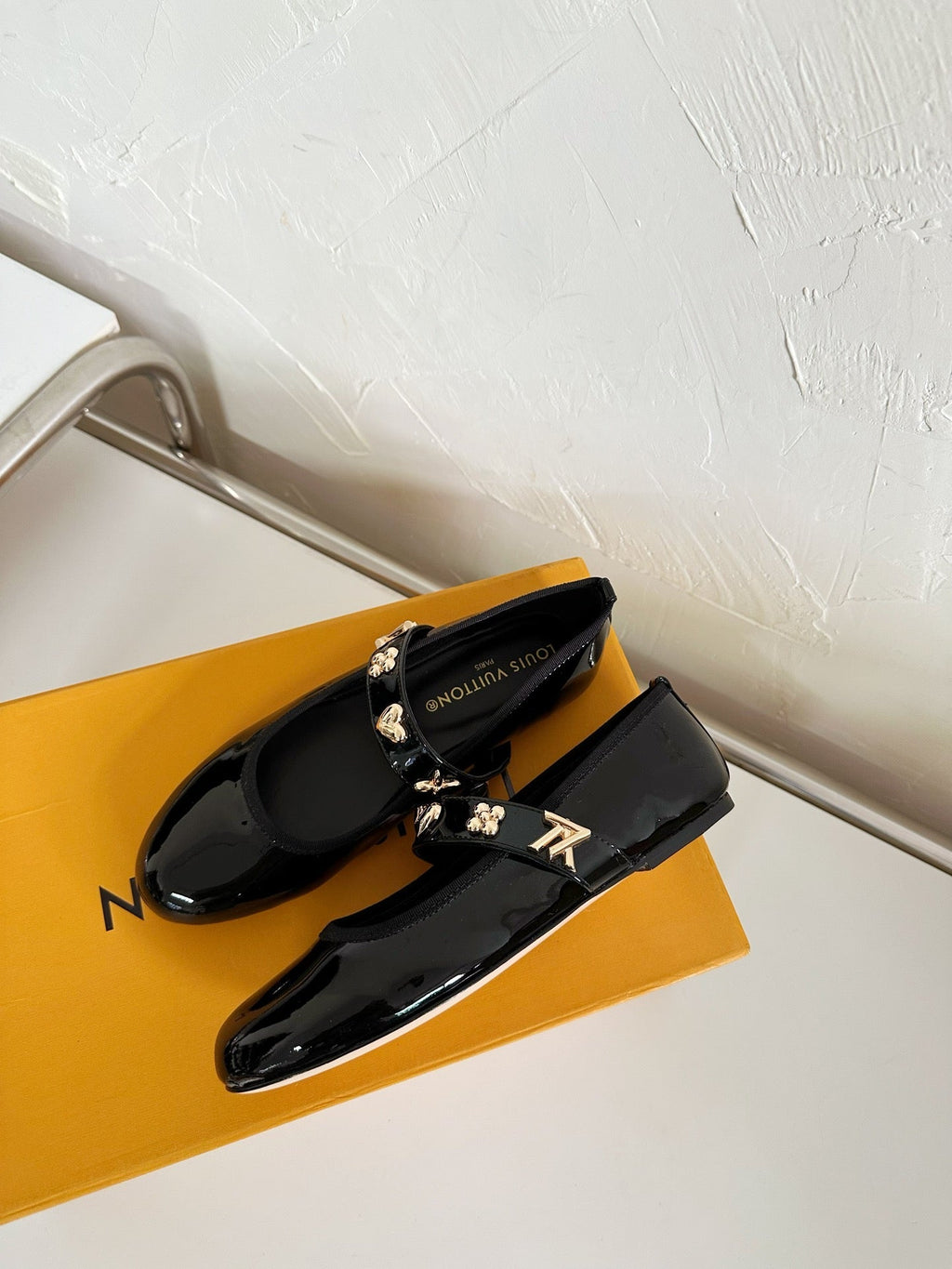 LOUIS VUITTON ROMY FLAT BALLERINA IN BLACK PATENT CALFSKIN