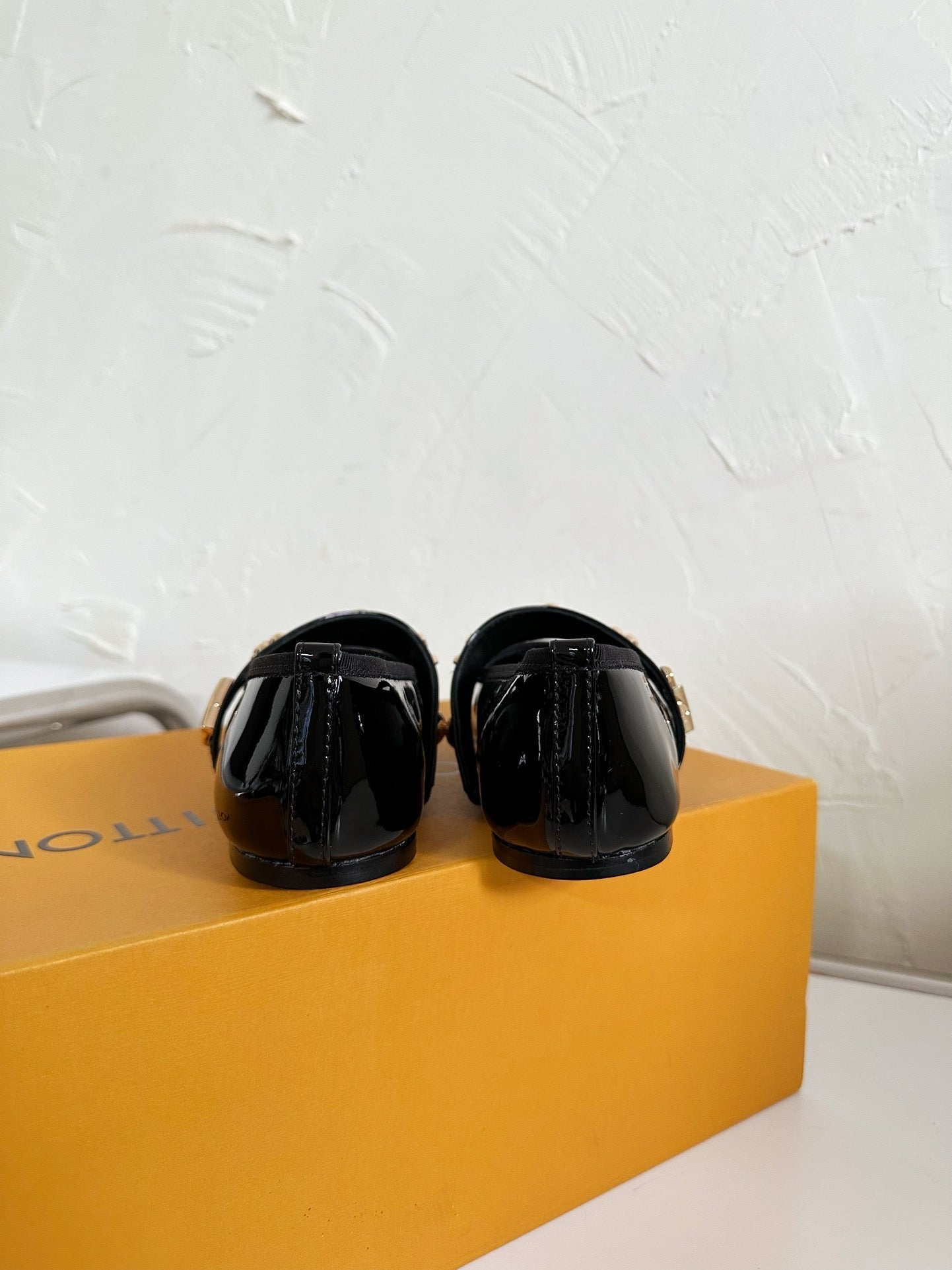 LOUIS VUITTON ROMY FLAT BALLERINA IN BLACK PATENT CALFSKIN