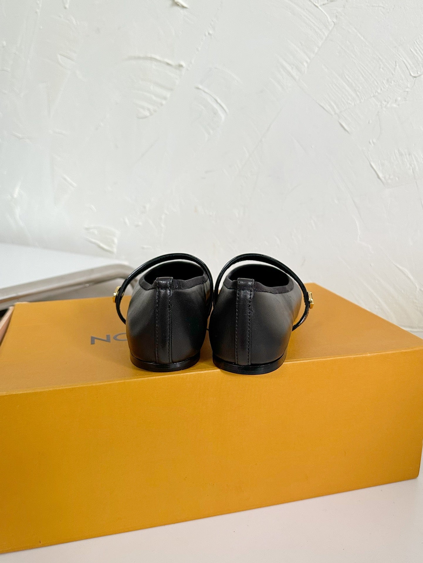 LOUIS VUITTON ROMY FLAT BALLERINA IN BLACK CALFSKIN