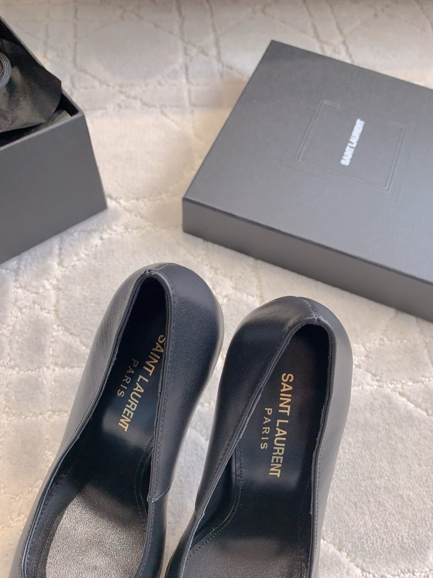 LOUIS VUITTON HIGH HEEL 10 CM PUMP IN BLACK CALFSKIN WITH GOLD HARDWARE