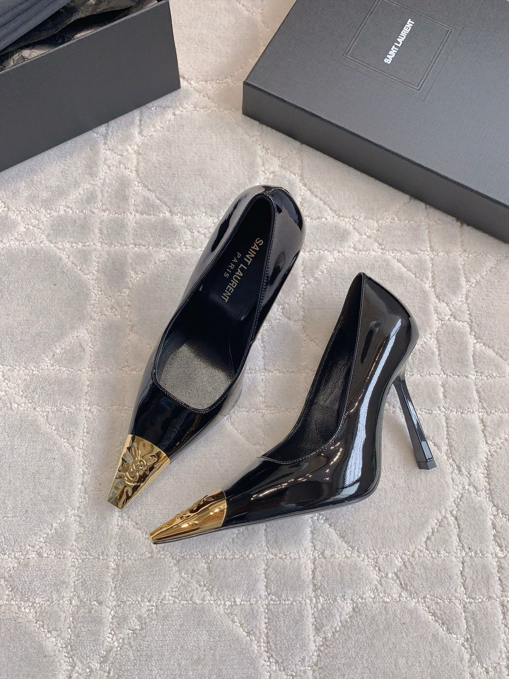 LOUIS VUITTON HIGH HEEL 10 CM PUMP IN BLACK PATENT CALFSKIN WITH GOLD HARDWARE