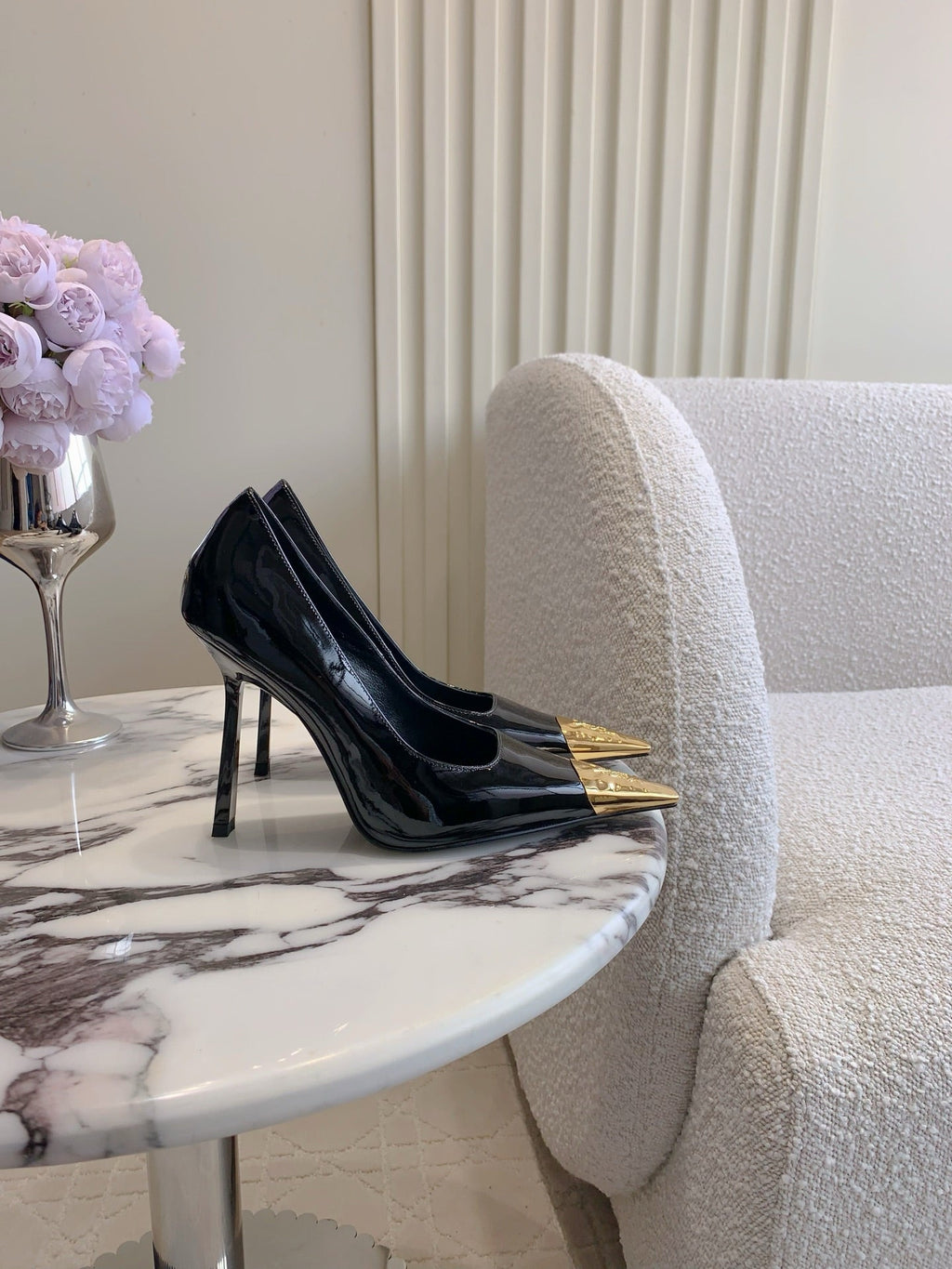 LOUIS VUITTON HIGH HEEL 10 CM PUMP IN BLACK PATENT CALFSKIN WITH GOLD HARDWARE