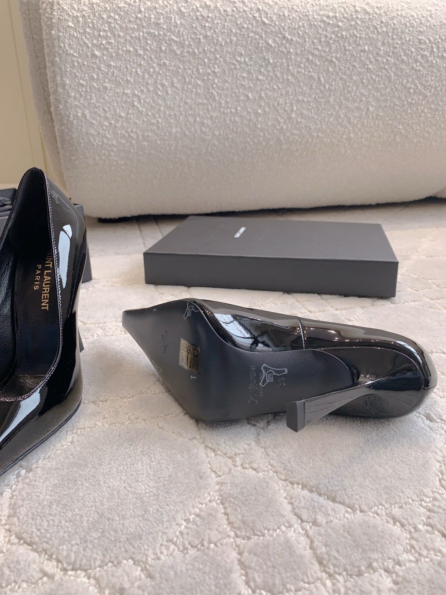 LOUIS VUITTON HIGH HEEL 10 CM PUMP IN BLACK PATENT CALFSKIN WITH GOLD HARDWARE