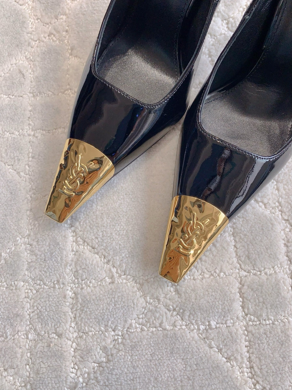 LOUIS VUITTON HIGH HEEL 10 CM PUMP IN BLACK PATENT CALFSKIN WITH GOLD HARDWARE