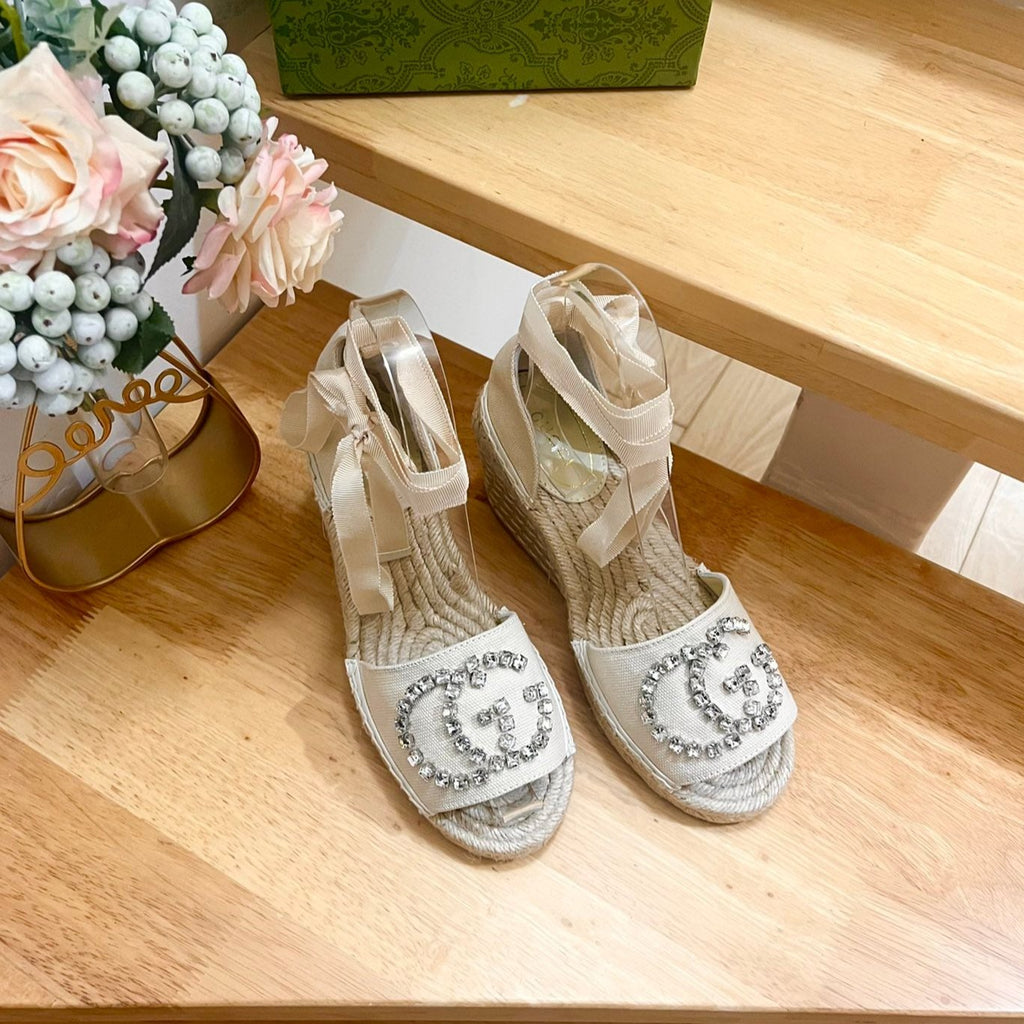GUCCI PLATFORM WITH RHINESTONE LOGO IN CREAM BEIGE CANVAS AND STRAW LINING