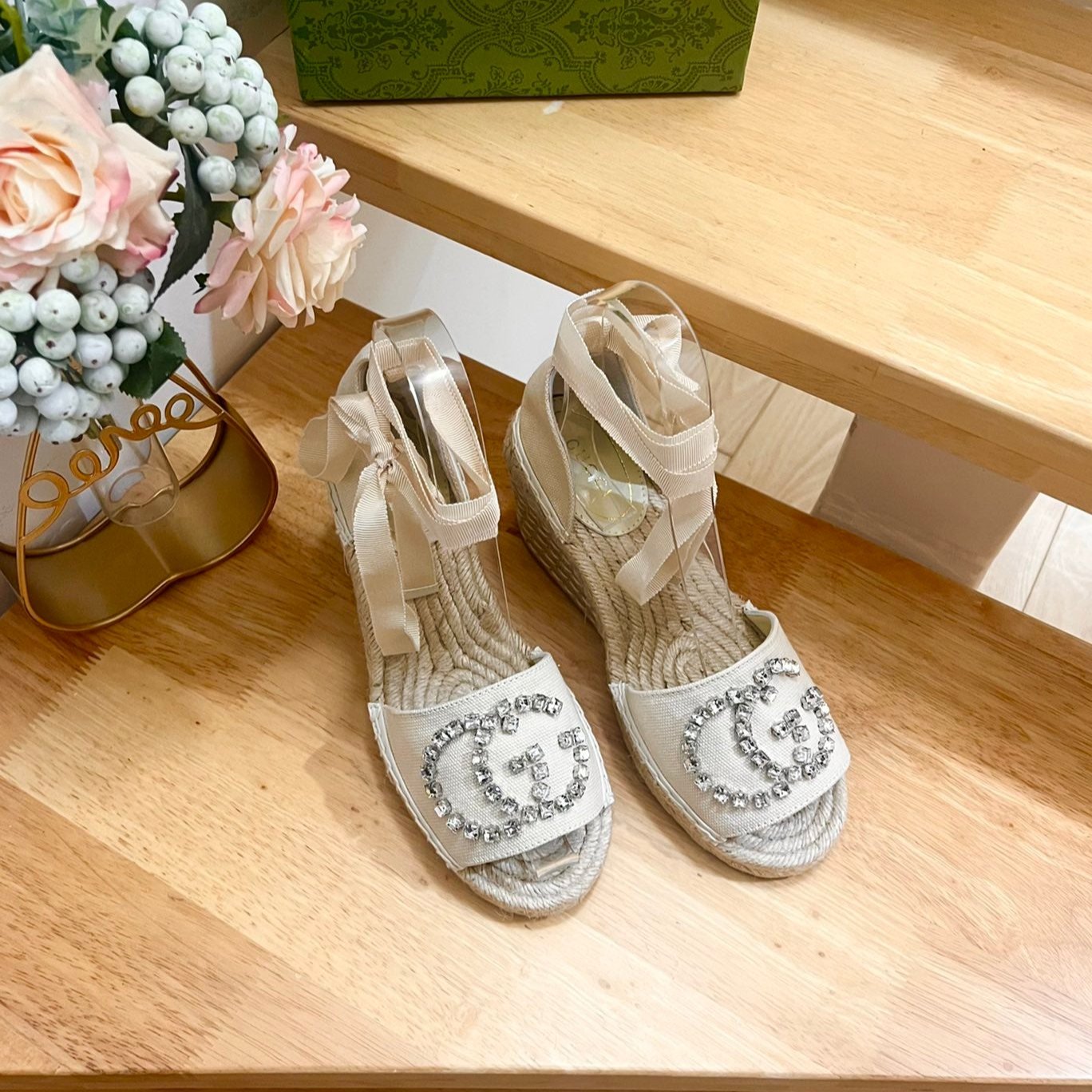 GUCCI PLATFORM WITH RHINESTONE LOGO IN CREAM BEIGE CANVAS AND STRAW LINING