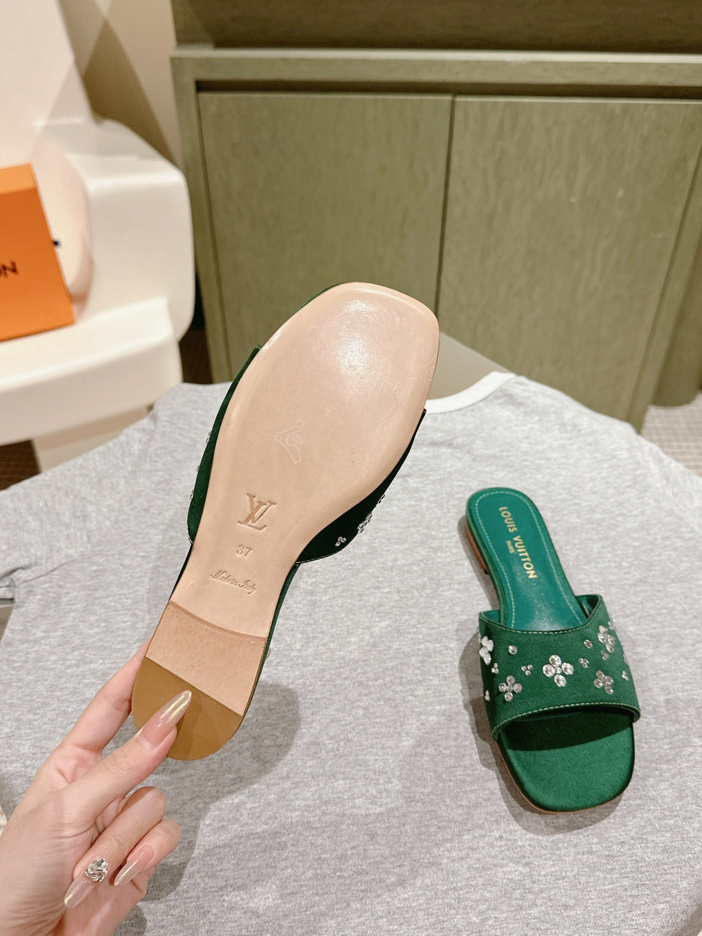 LOUIS VUITTON LV WOMEN FLAT MULE IN GREEN FOREST SATIN WITH RHINESTONE