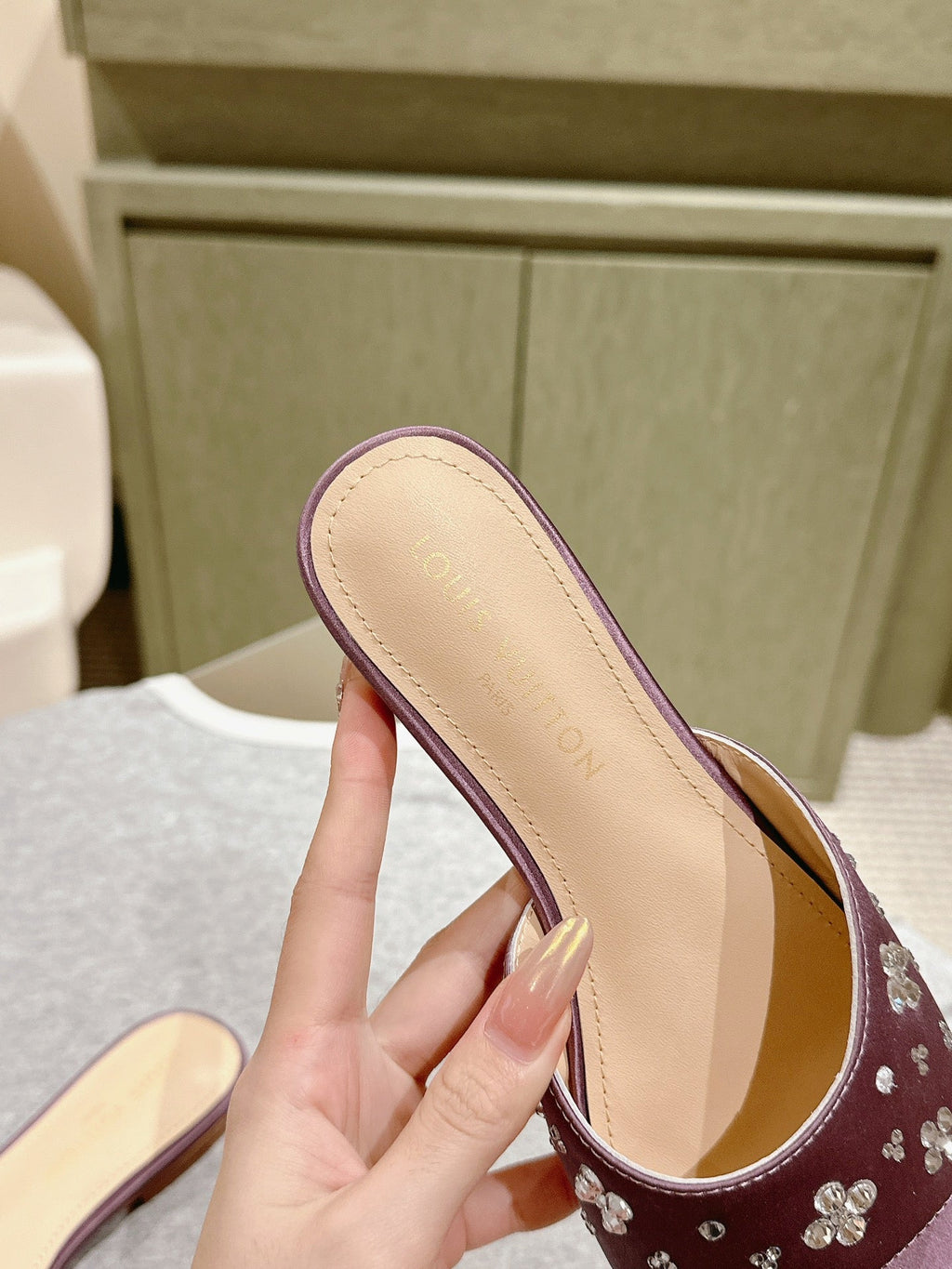 LOUIS VUITTON LV WOMEN FLAT MULE IN MAUVE PURPLE SATIN WITH RHINESTONE