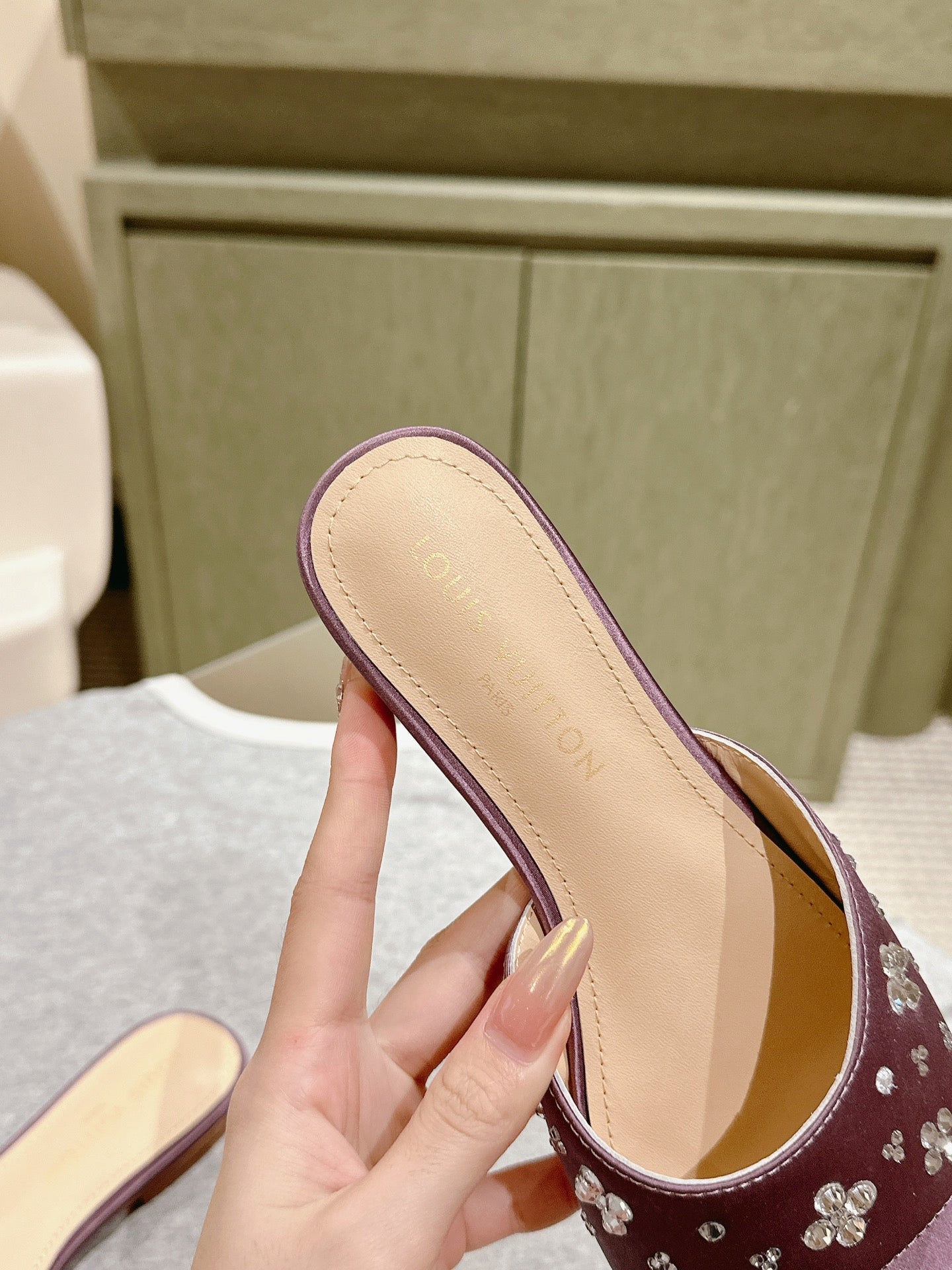 LOUIS VUITTON LV WOMEN FLAT MULE IN MAUVE PURPLE SATIN WITH RHINESTONE