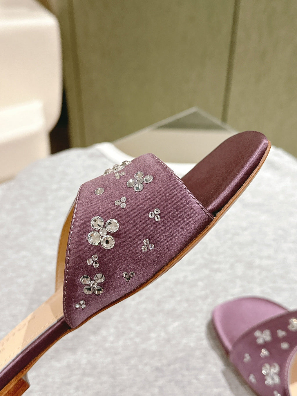 LOUIS VUITTON LV WOMEN FLAT MULE IN MAUVE PURPLE SATIN WITH RHINESTONE