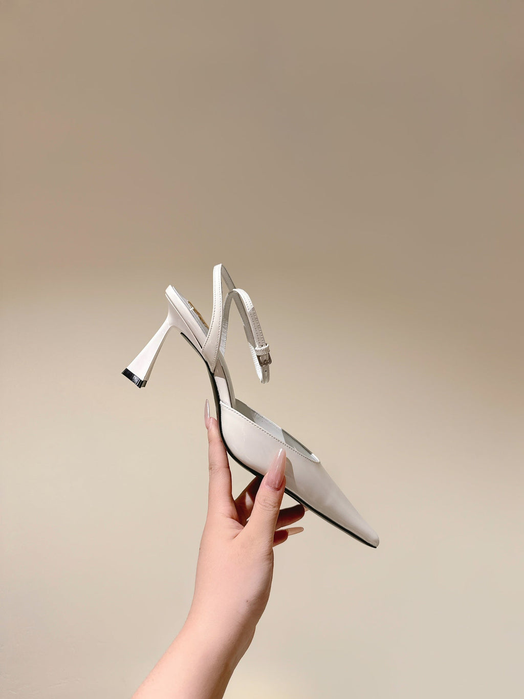 LOUIS VUITTON AIMÉE HIGH 8 CM SLINGBACK PUMPS IN WHITE PATENT CALFSKIN