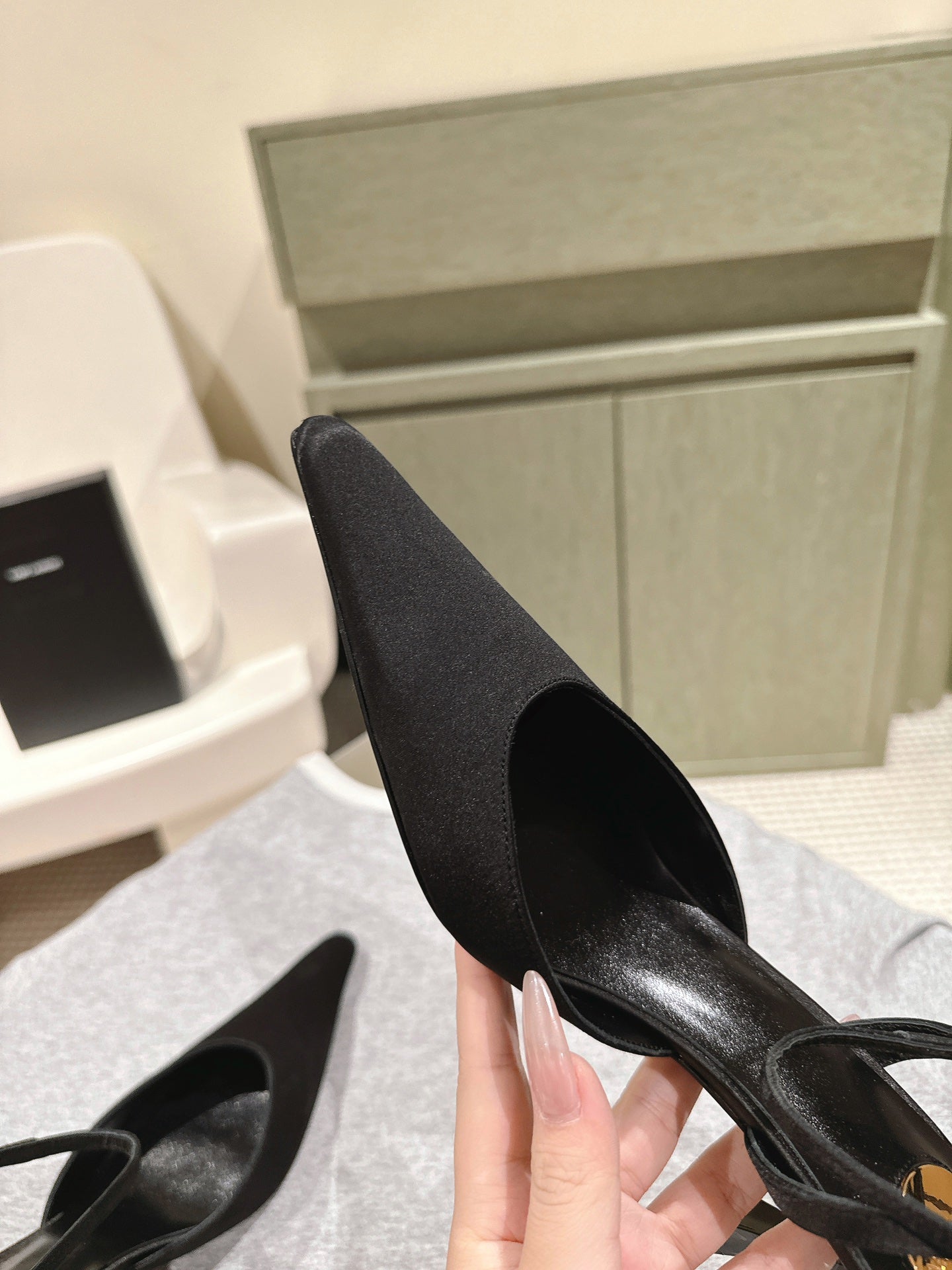 LOUIS VUITTON AIMÉE HIGH 8 CM SLINGBACK PUMPS IN BLACK SATIN