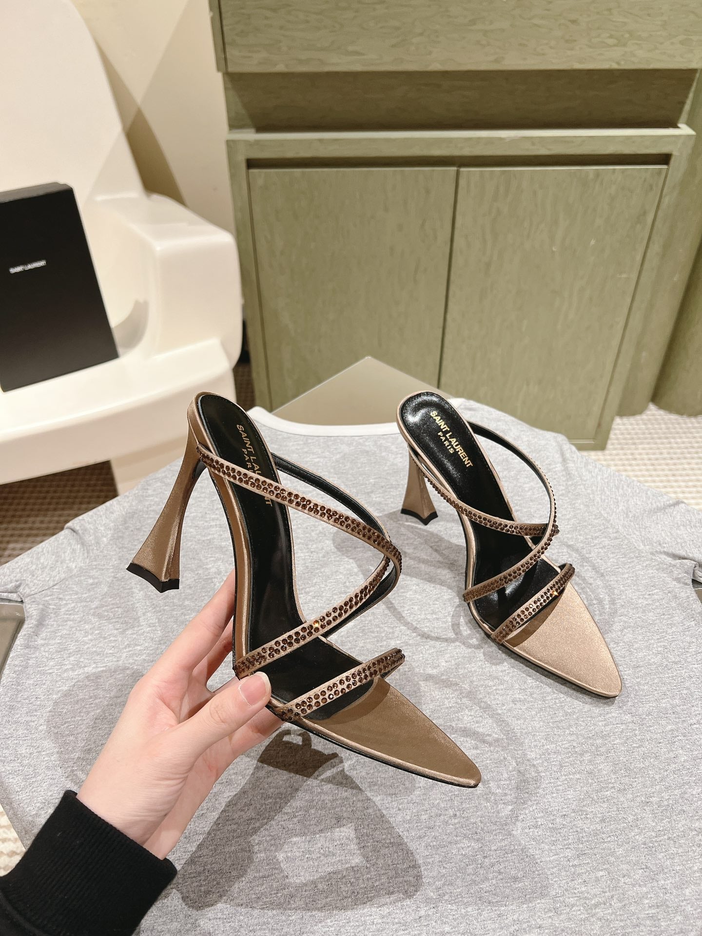 LOUIS VUITTON HIGH HEEL MULE 10 CM IN CAMEL BEIGE SATIN WITH RHINESTONES