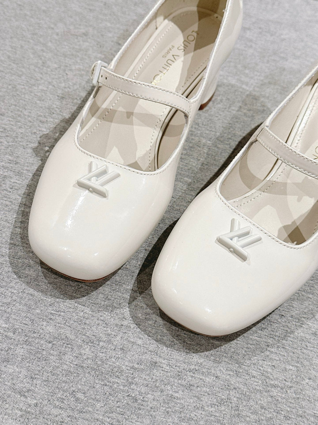 LOUIS VUITTON SWING HIGH MARY JANE 55 MM IN WHITE PATENT CALFSKIN