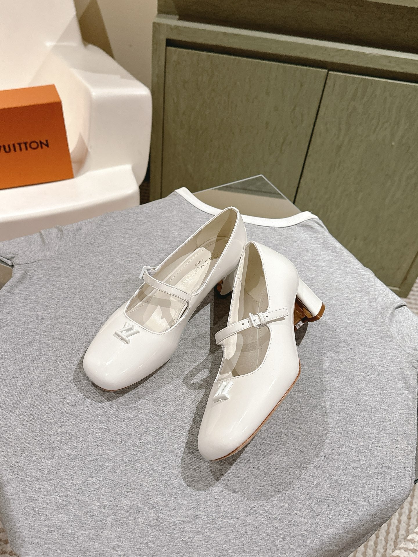LOUIS VUITTON SWING HIGH MARY JANE 55 MM IN WHITE PATENT CALFSKIN