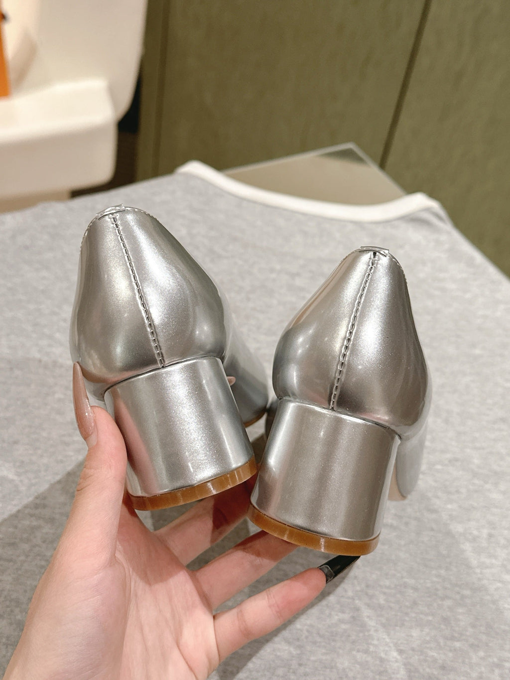 LOUIS VUITTON SWING HIGH PUMP 55 MM IN SILVER PATENT CALFSKIN