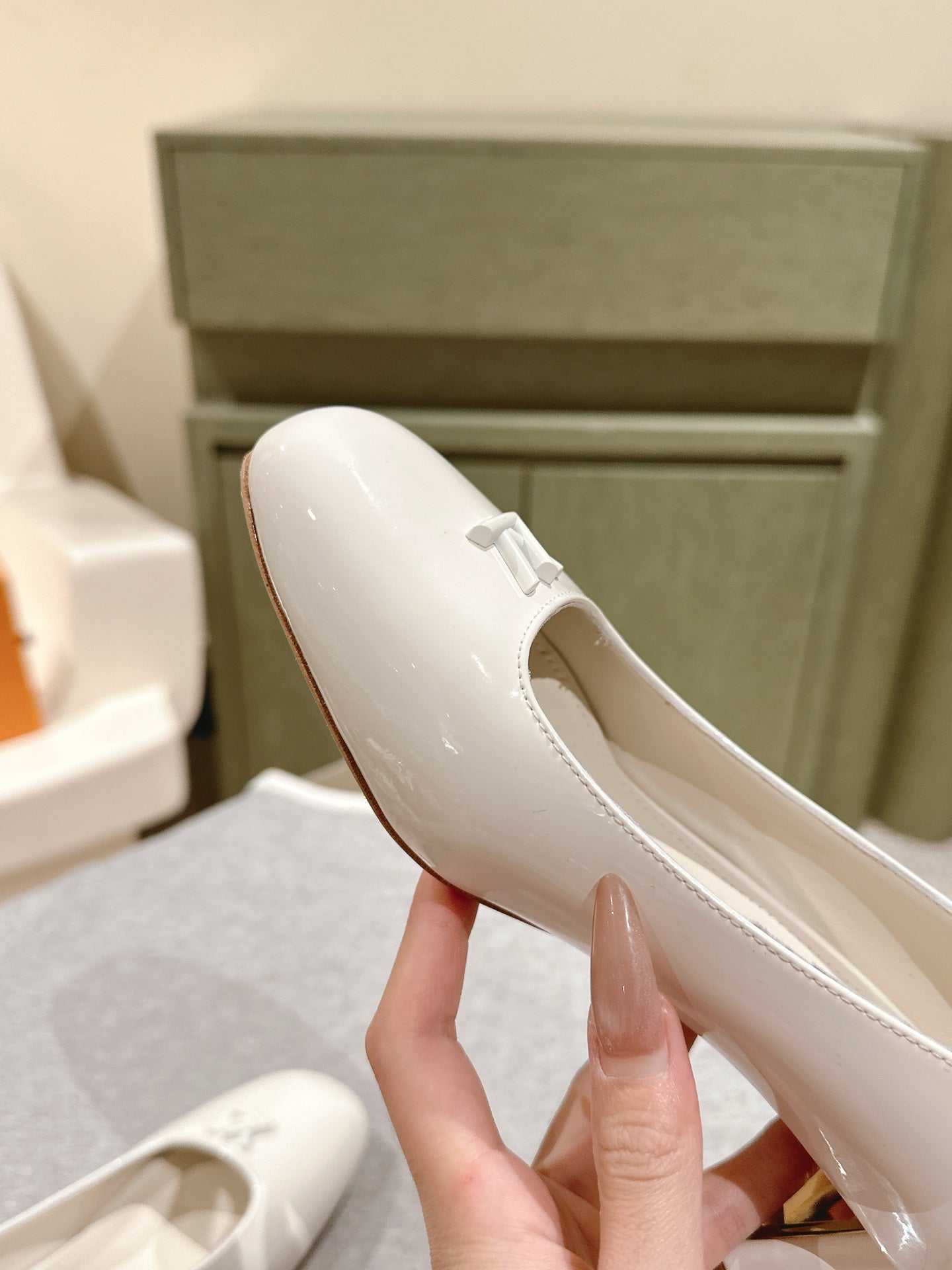 LOUIS VUITTON SWING HIGH PUMP 55 MM IN WHITE PATENT CALFSKIN