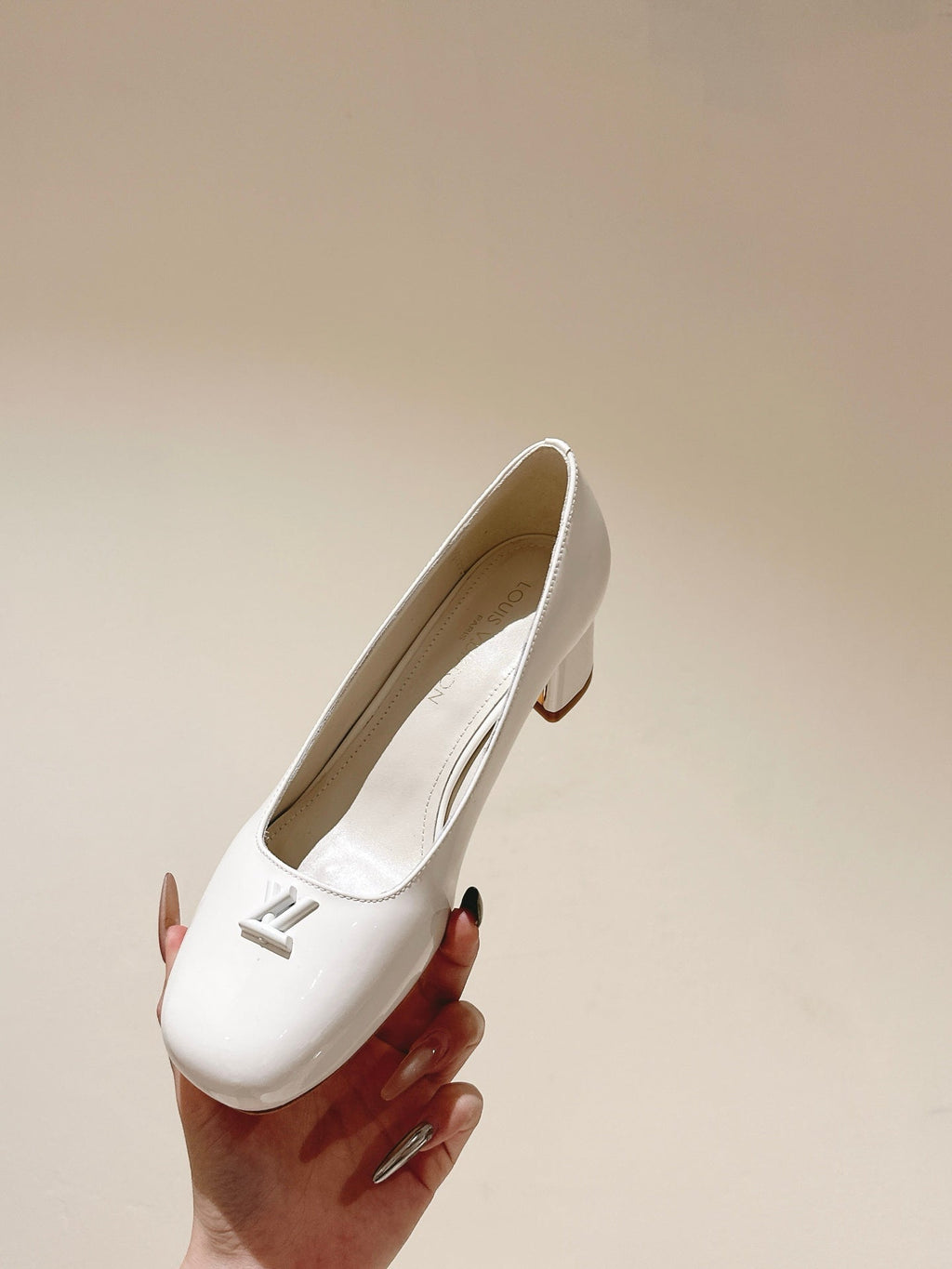 LOUIS VUITTON SWING HIGH PUMP 55 MM IN WHITE PATENT CALFSKIN