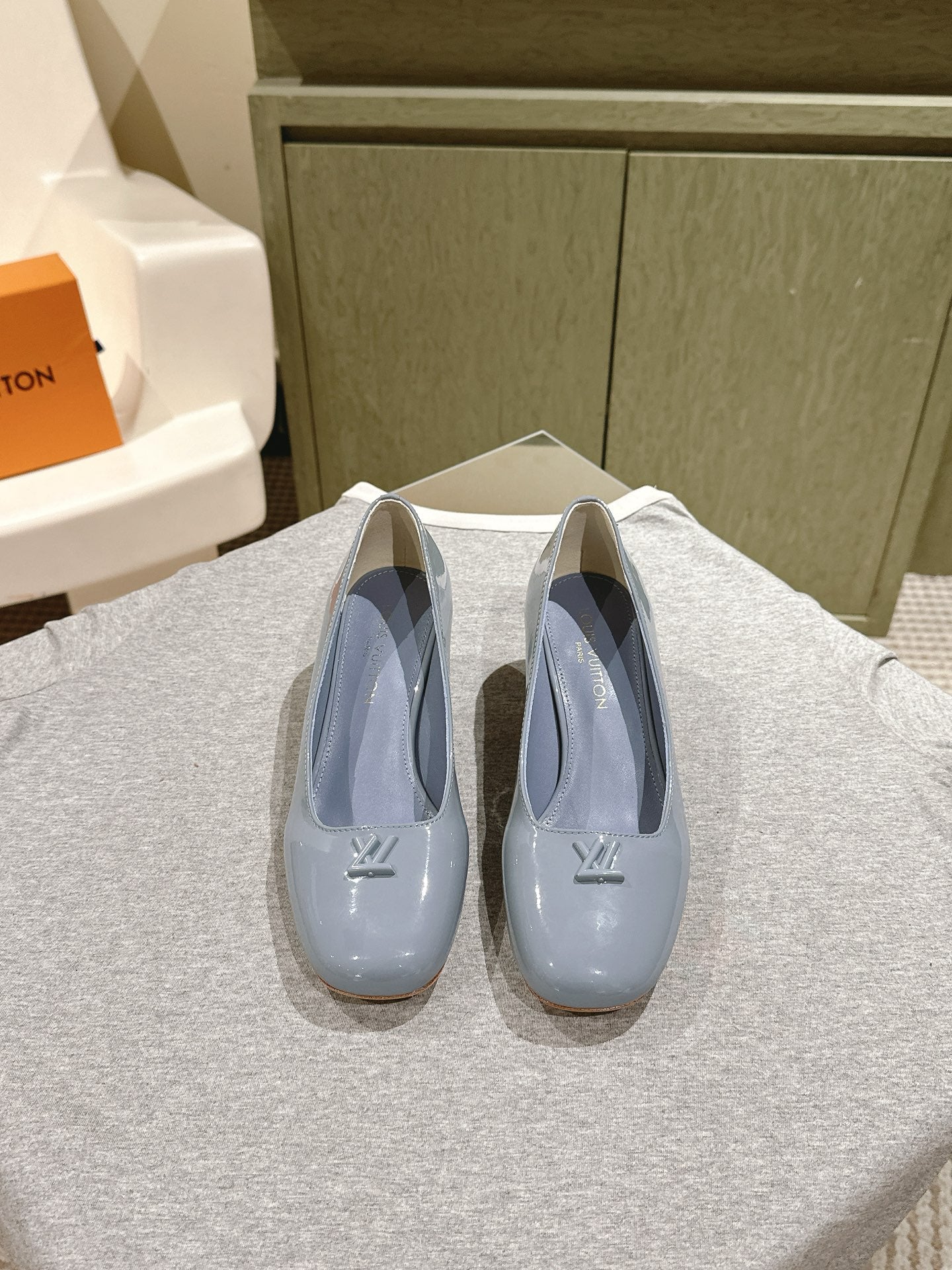 LOUIS VUITTON SWING HIGH PUMP 55 MM IN ICE BLUE PATENT CALFSKIN