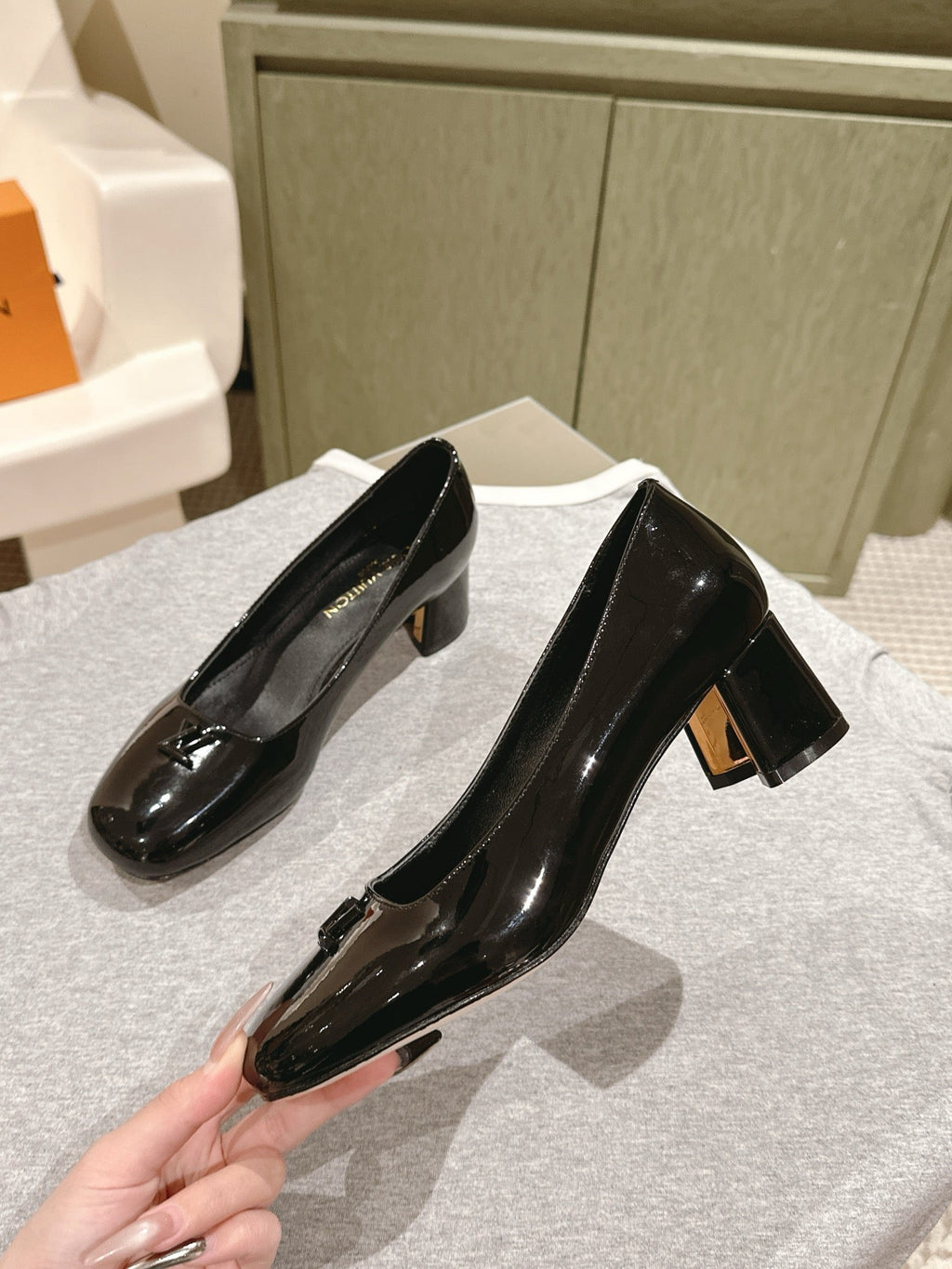 LOUIS VUITTON SWING HIGH PUMP 55 MM IN BLACK PATENT CALFSKIN