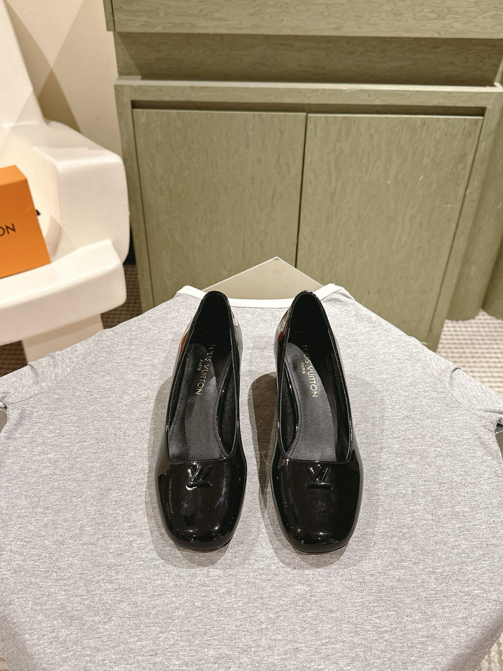 LOUIS VUITTON SWING HIGH PUMP 55 MM IN BLACK PATENT CALFSKIN