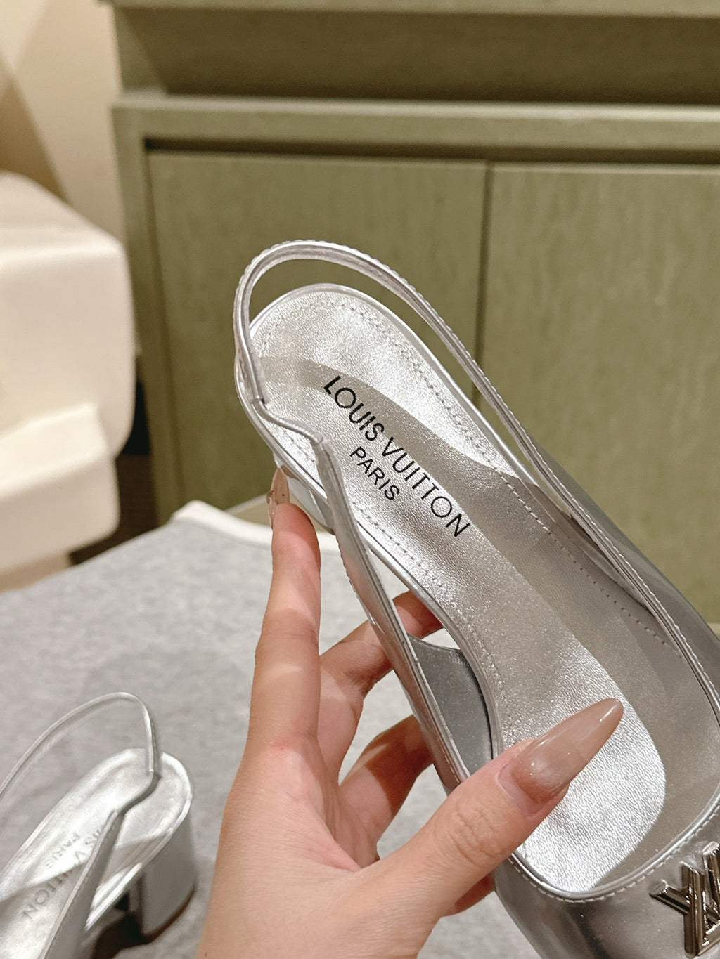 LOUIS VUITTON SWING SLINGBACK PUMP 55 MM IN SILVER CALFSKIN