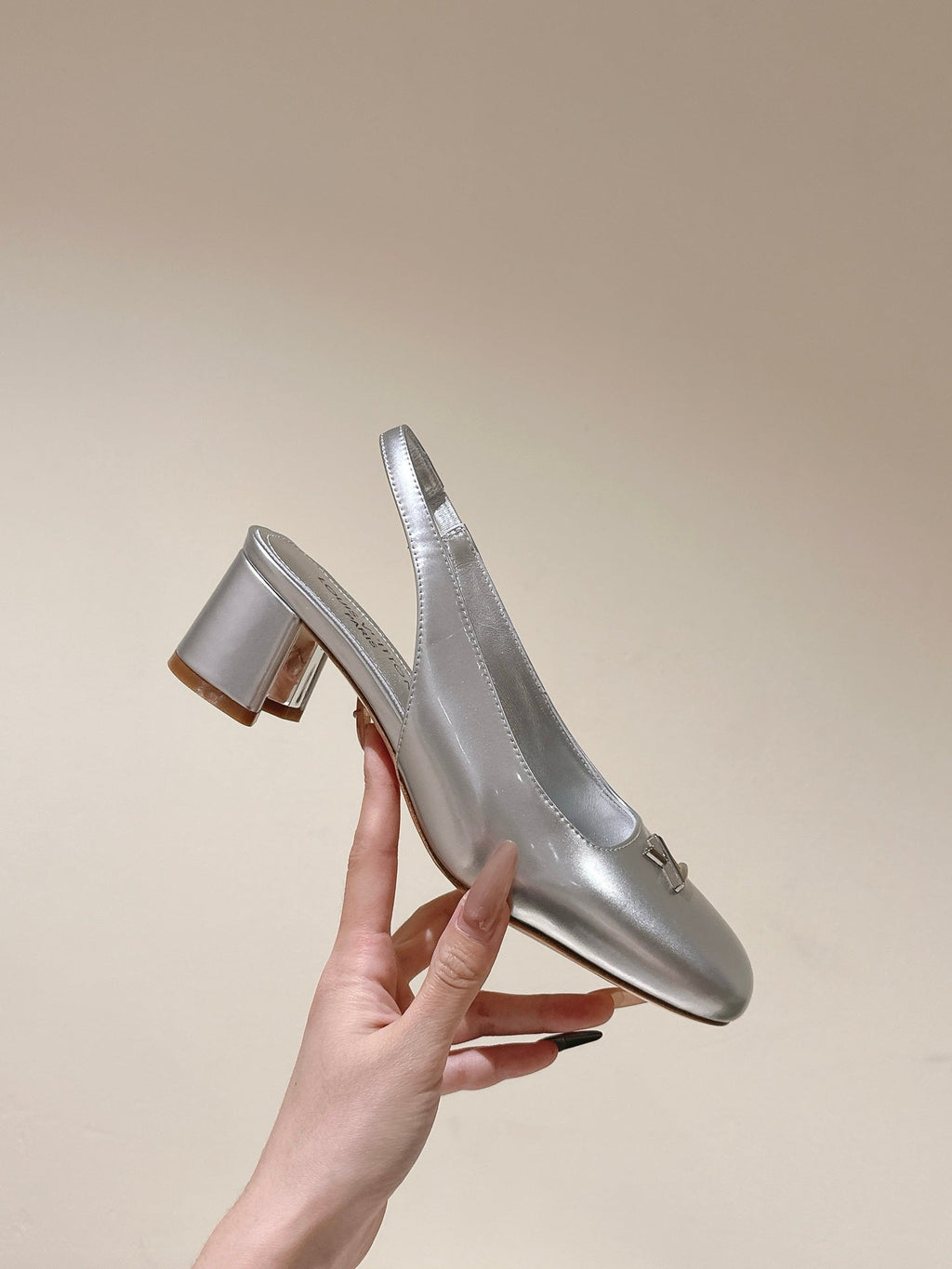 LOUIS VUITTON SWING SLINGBACK PUMP 55 MM IN SILVER CALFSKIN