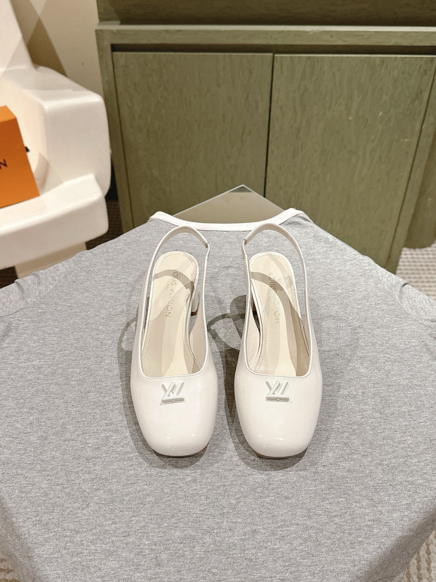 LOUIS VUITTON SWING SLINGBACK PUMP 55 MM IN WHITE PATENT CALFSKIN