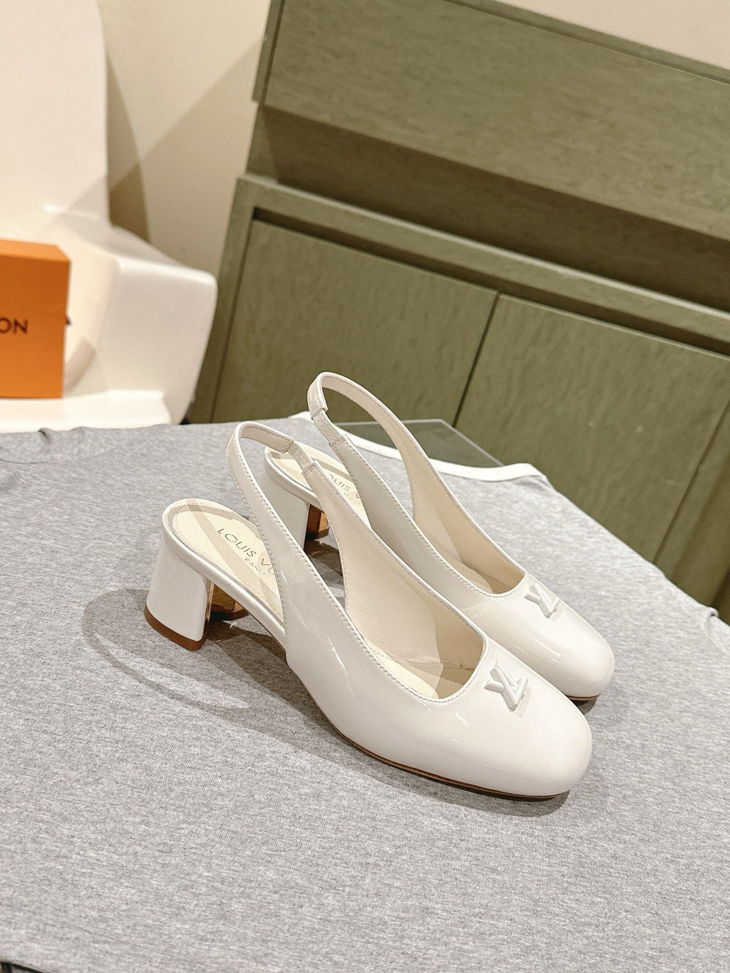 LOUIS VUITTON SWING SLINGBACK PUMP 55 MM IN WHITE PATENT CALFSKIN