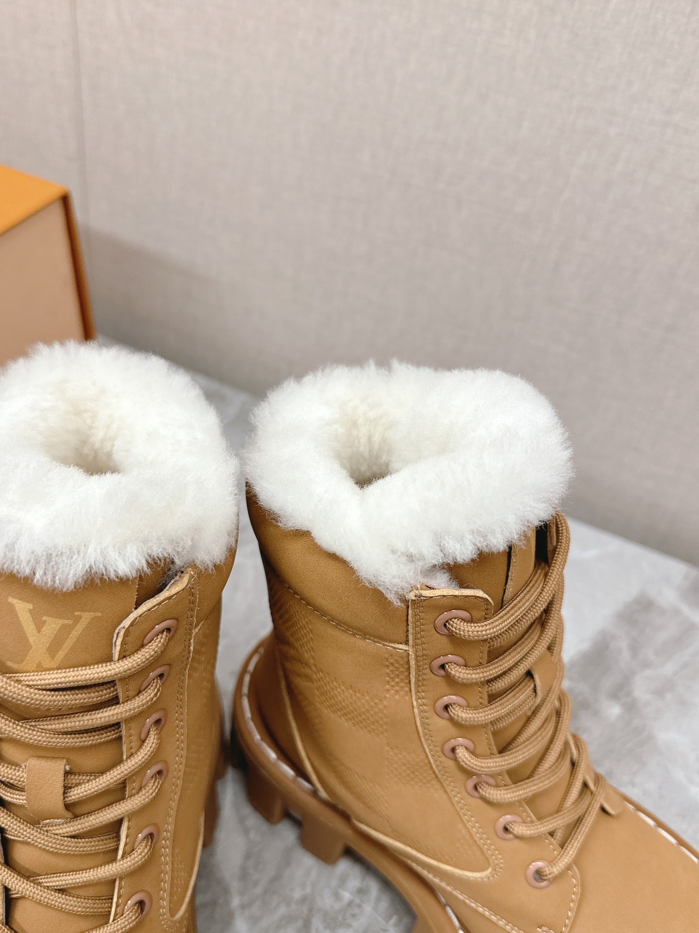 LOUIS VUITTON MARTIN ANKLE BOOTS IN PEANUT BROWN SUEDE AND WHITE SHEARLING LINING