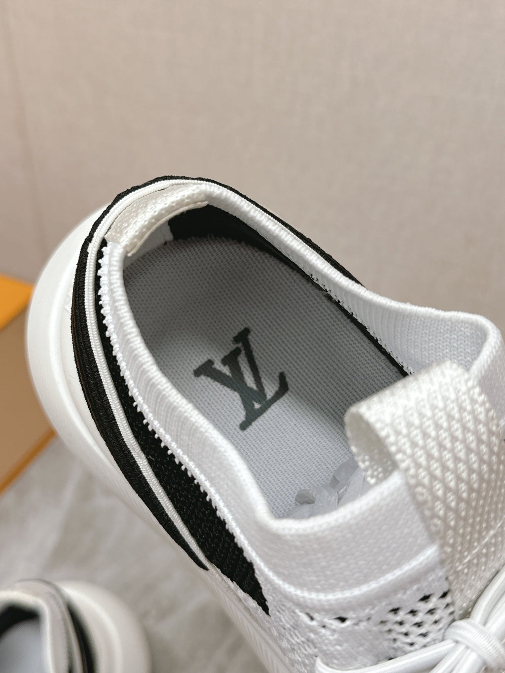 LOUIS VUITTON SNEAKERS IN WHITE DAMIER ELASTIC FABRIC