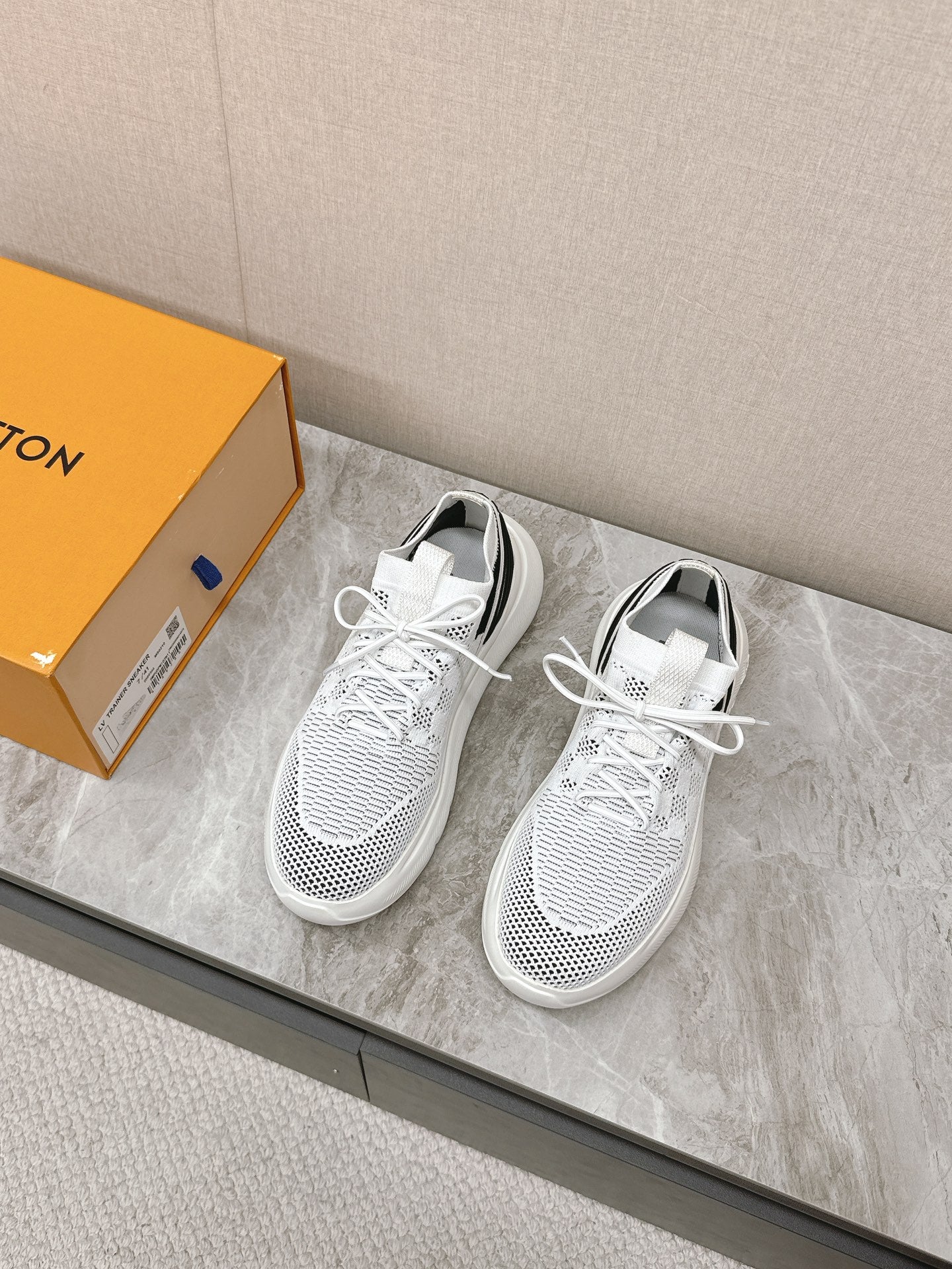 LOUIS VUITTON SNEAKERS IN WHITE DAMIER ELASTIC FABRIC