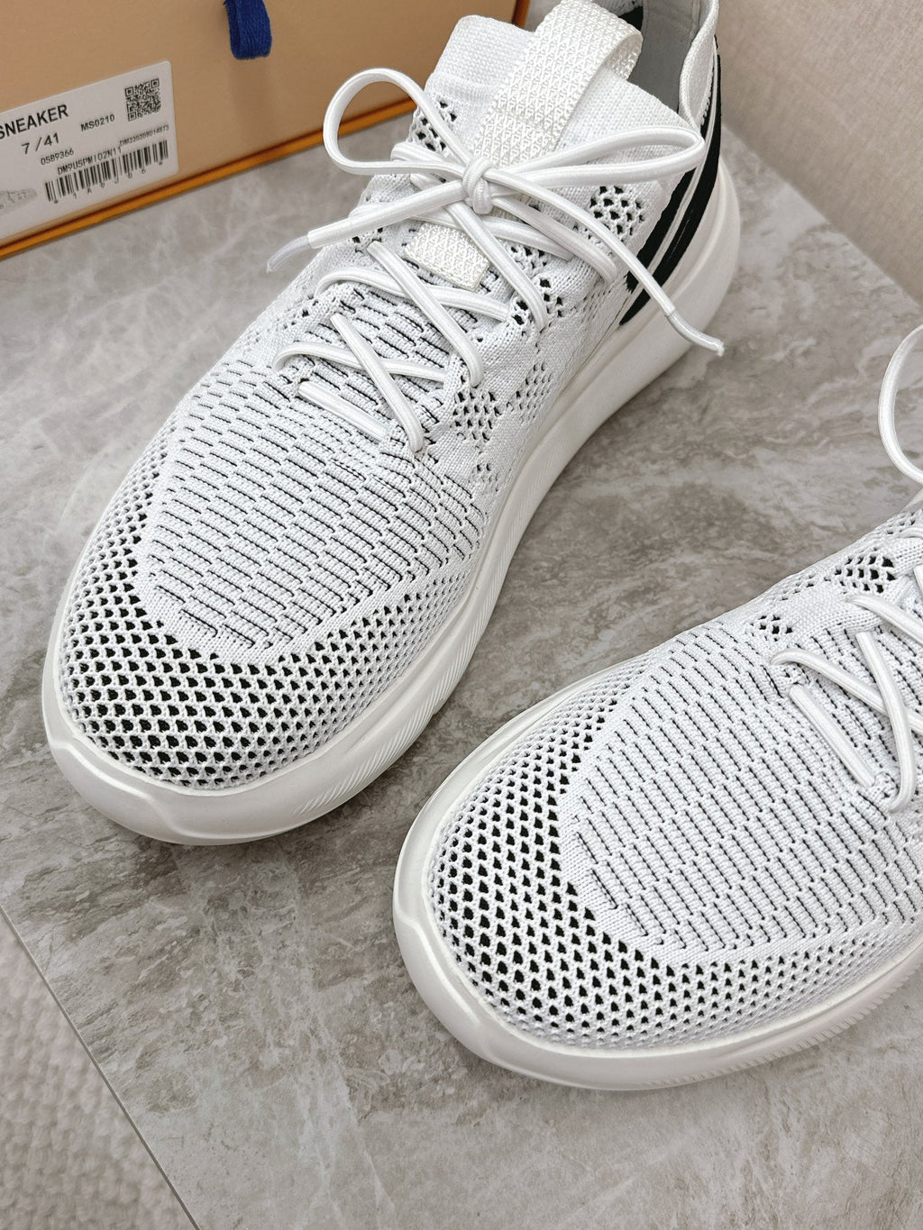 LOUIS VUITTON SNEAKERS IN WHITE DAMIER ELASTIC FABRIC
