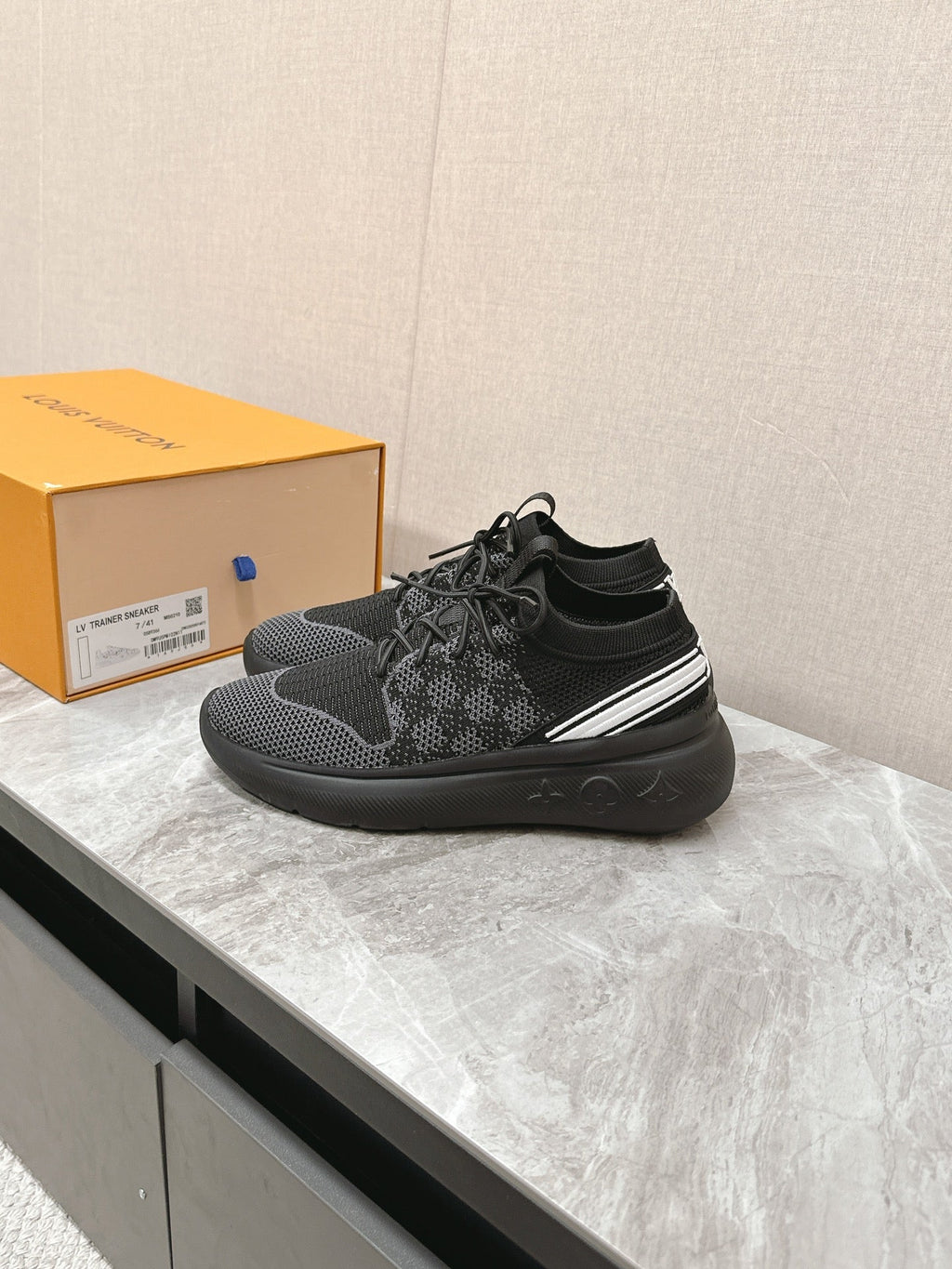 LOUIS VUITTON SNEAKERS IN BLACK DAMIER ELASTIC FABRIC