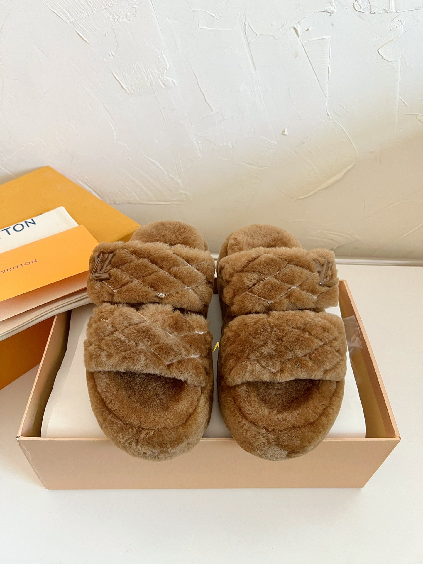 LOUIS VUITTON LV SUNSET PLATFORM COMFORT MULE IN CHOCOLATE BROWN SHEARLING